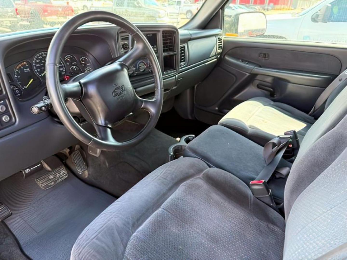 2001 GRAY /Graphite Cloth Chevrolet Silverado 2500HD LS Crew Cab Long Bed 4WD (1GCHK23131F) with an 6.6L V8 OHV 32V TURBO DIESEL engine, 5-Speed Automatic transmission, located at 1235 N Woodruff Ave., Idaho Falls, 83401, (208) 523-1053, 43.507172, -112.000488 - At Timberline Auto, finding a great deal on your next vehicle is always easy! Our experienced sales staff's goal is to help find you the right vehicle at the right price! Our knowledgeable finance department has options for almost any credit score. We offer extended service contract options to prote - Photo#10