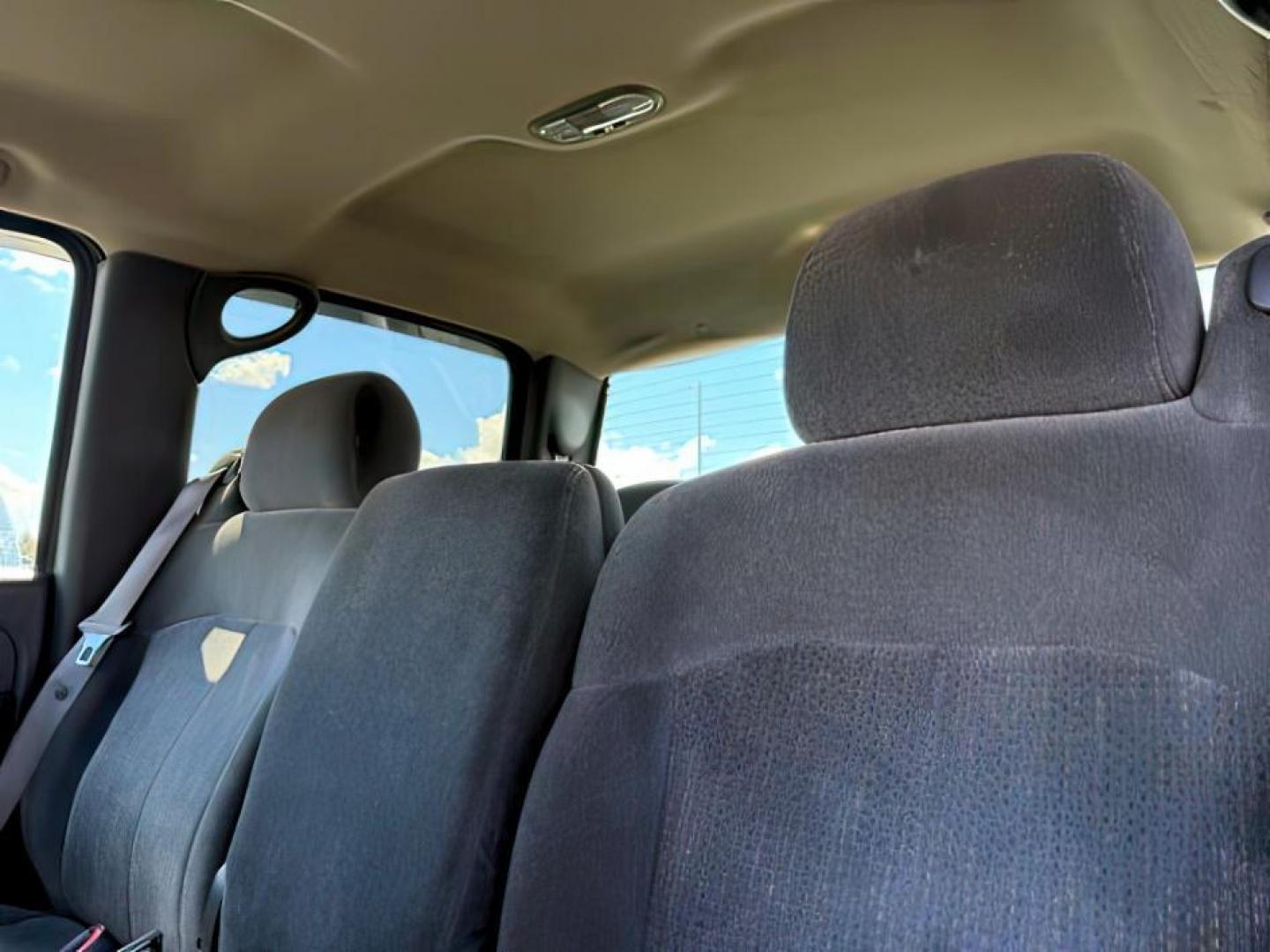 2001 GRAY /Graphite Cloth Chevrolet Silverado 2500HD LS Crew Cab Long Bed 4WD (1GCHK23131F) with an 6.6L V8 OHV 32V TURBO DIESEL engine, 5-Speed Automatic transmission, located at 1235 N Woodruff Ave., Idaho Falls, 83401, (208) 523-1053, 43.507172, -112.000488 - At Timberline Auto, finding a great deal on your next vehicle is always easy! Our experienced sales staff's goal is to help find you the right vehicle at the right price! Our knowledgeable finance department has options for almost any credit score. We offer extended service contract options to prote - Photo#14
