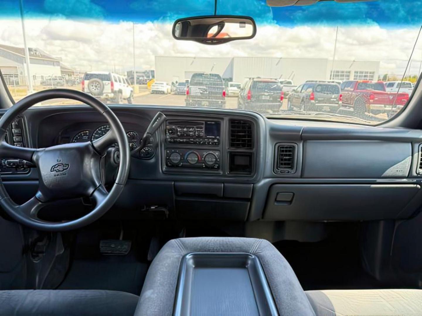 2001 GRAY /Graphite Cloth Chevrolet Silverado 2500HD LS Crew Cab Long Bed 4WD (1GCHK23131F) with an 6.6L V8 OHV 32V TURBO DIESEL engine, 5-Speed Automatic transmission, located at 1235 N Woodruff Ave., Idaho Falls, 83401, (208) 523-1053, 43.507172, -112.000488 - At Timberline Auto, finding a great deal on your next vehicle is always easy! Our experienced sales staff's goal is to help find you the right vehicle at the right price! Our knowledgeable finance department has options for almost any credit score. We offer extended service contract options to prote - Photo#15