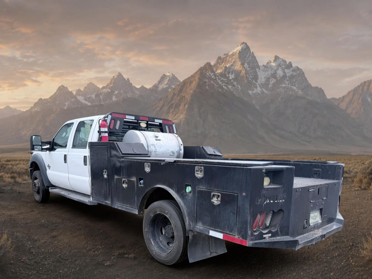 2015 Oxford White /Steel Ford F-550 XL (1FD0W5HT7FE) with an V8, 6.7L engine, 5-speed automatic transmission, located at 1175 N Woodruff Ave, Idaho Falls, ID, 83401, 43.506901, -111.999657- Photo#2