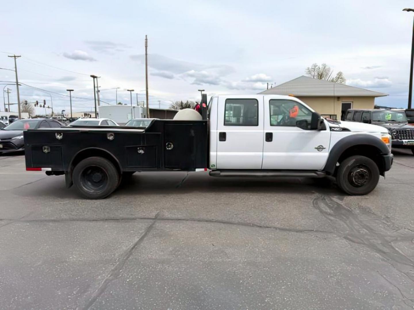 2015 WHITE /CLOTH Ford F-550 Crew Cab DRW 4WD (1FD0W5HT7FE) with an 6.7L V8 OHV 16V DIESEL engine, AUTOMATIC transmission, located at 1235 N Woodruff Ave., Idaho Falls, 83401, (208) 523-1053, 43.507172, -112.000488 - At Timberline Auto, finding a great deal on your next vehicle is always easy! Our experienced sales staff's goal is to help find you the right vehicle at the right price! Our knowledgeable finance department has options for almost any credit score. We offer extended service contract options to prote - Photo#5