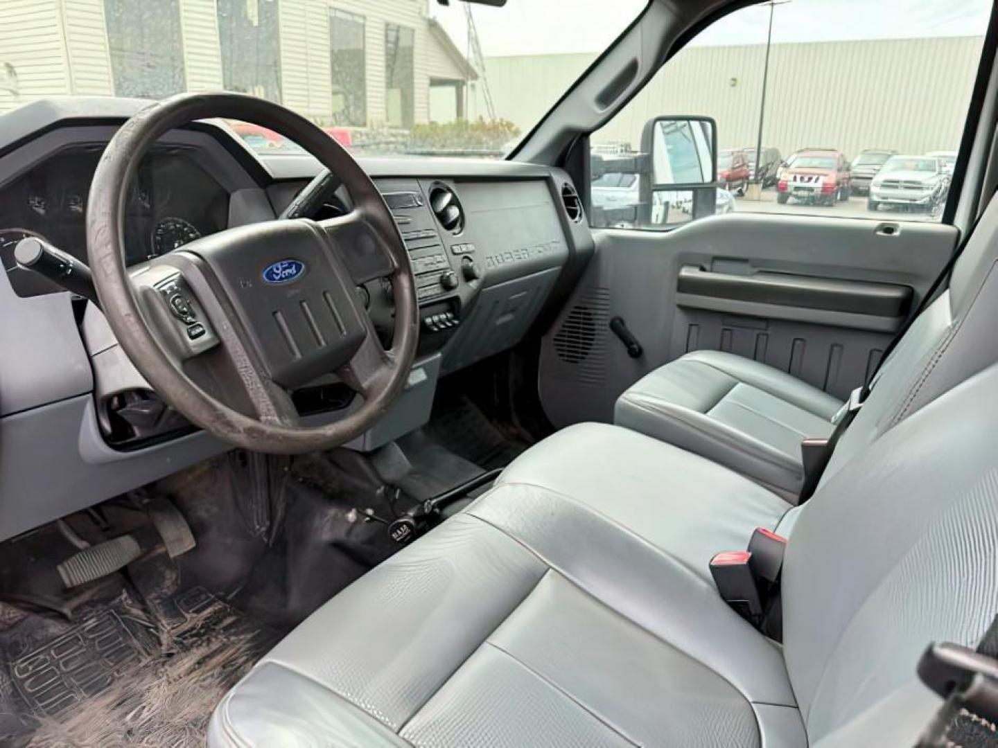 2015 WHITE /CLOTH Ford F-550 Crew Cab DRW 4WD (1FD0W5HT7FE) with an 6.7L V8 OHV 16V DIESEL engine, AUTOMATIC transmission, located at 1235 N Woodruff Ave., Idaho Falls, 83401, (208) 523-1053, 43.507172, -112.000488 - At Timberline Auto, finding a great deal on your next vehicle is always easy! Our experienced sales staff's goal is to help find you the right vehicle at the right price! Our knowledgeable finance department has options for almost any credit score. We offer extended service contract options to prote - Photo#9