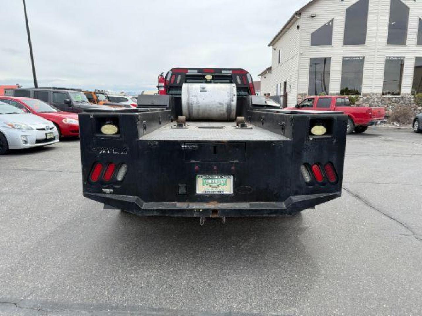 2015 WHITE /CLOTH Ford F-550 Crew Cab DRW 4WD (1FD0W5HT7FE) with an 6.7L V8 OHV 16V DIESEL engine, AUTOMATIC transmission, located at 1235 N Woodruff Ave., Idaho Falls, 83401, (208) 523-1053, 43.507172, -112.000488 - At Timberline Auto, finding a great deal on your next vehicle is always easy! Our experienced sales staff's goal is to help find you the right vehicle at the right price! Our knowledgeable finance department has options for almost any credit score. We offer extended service contract options to prote - Photo#3