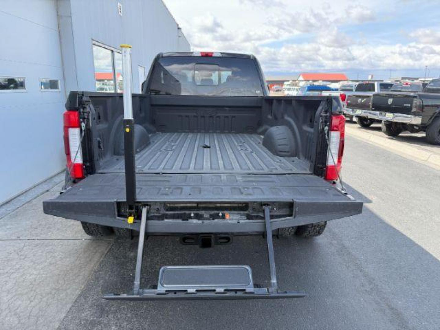 2017 BLACK /LEATHER Ford F-350 SD Platinum (1FT8W3DT7HE) with an 6.7 engine, AUTOMATIC transmission, located at 1235 N Woodruff Ave., Idaho Falls, 83401, (208) 523-1053, 43.507172, -112.000488 - Photo#4