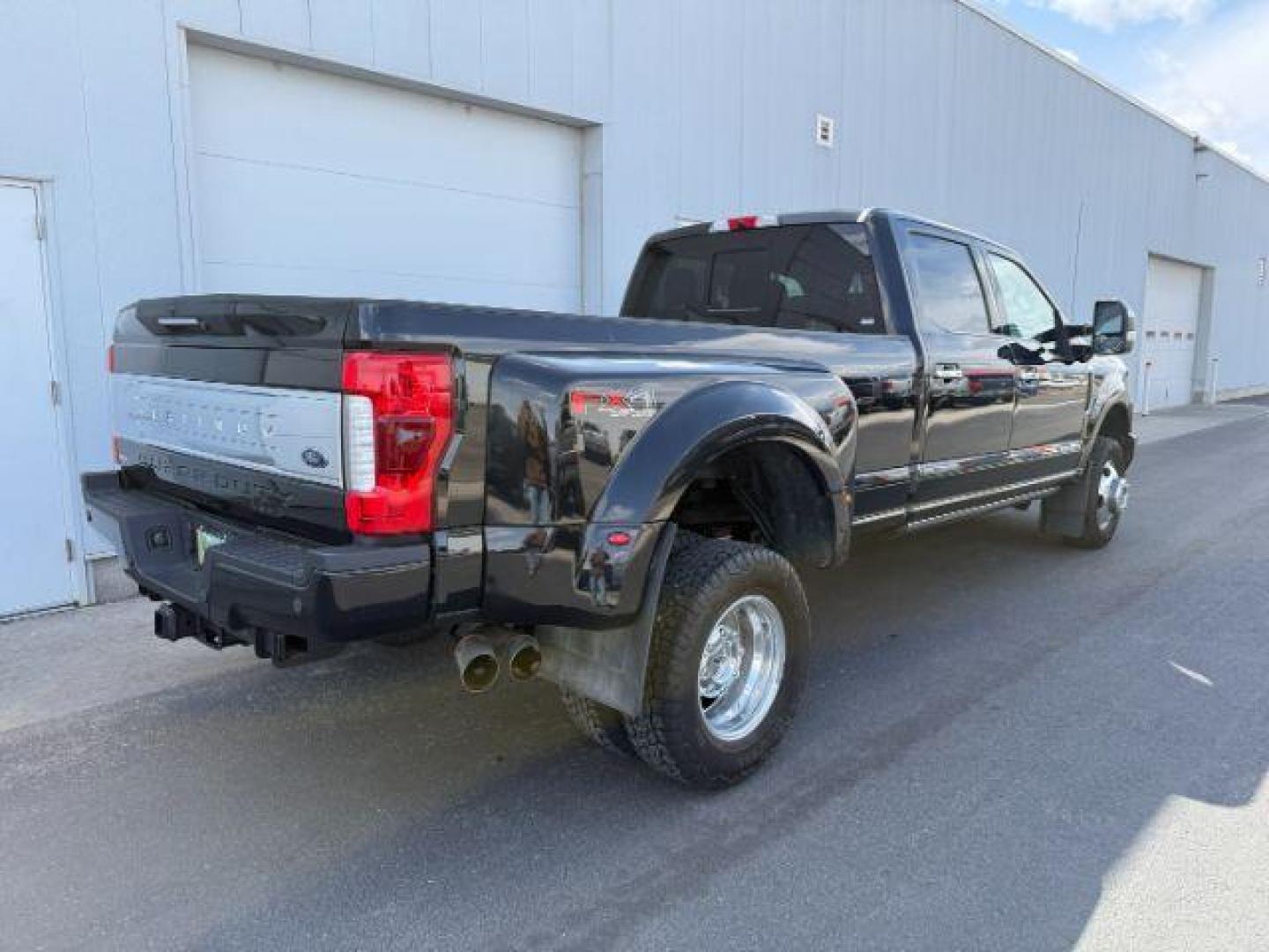2017 BLACK /LEATHER Ford F-350 SD Platinum (1FT8W3DT7HE) with an 6.7 engine, AUTOMATIC transmission, located at 1235 N Woodruff Ave., Idaho Falls, 83401, (208) 523-1053, 43.507172, -112.000488 - Photo#6