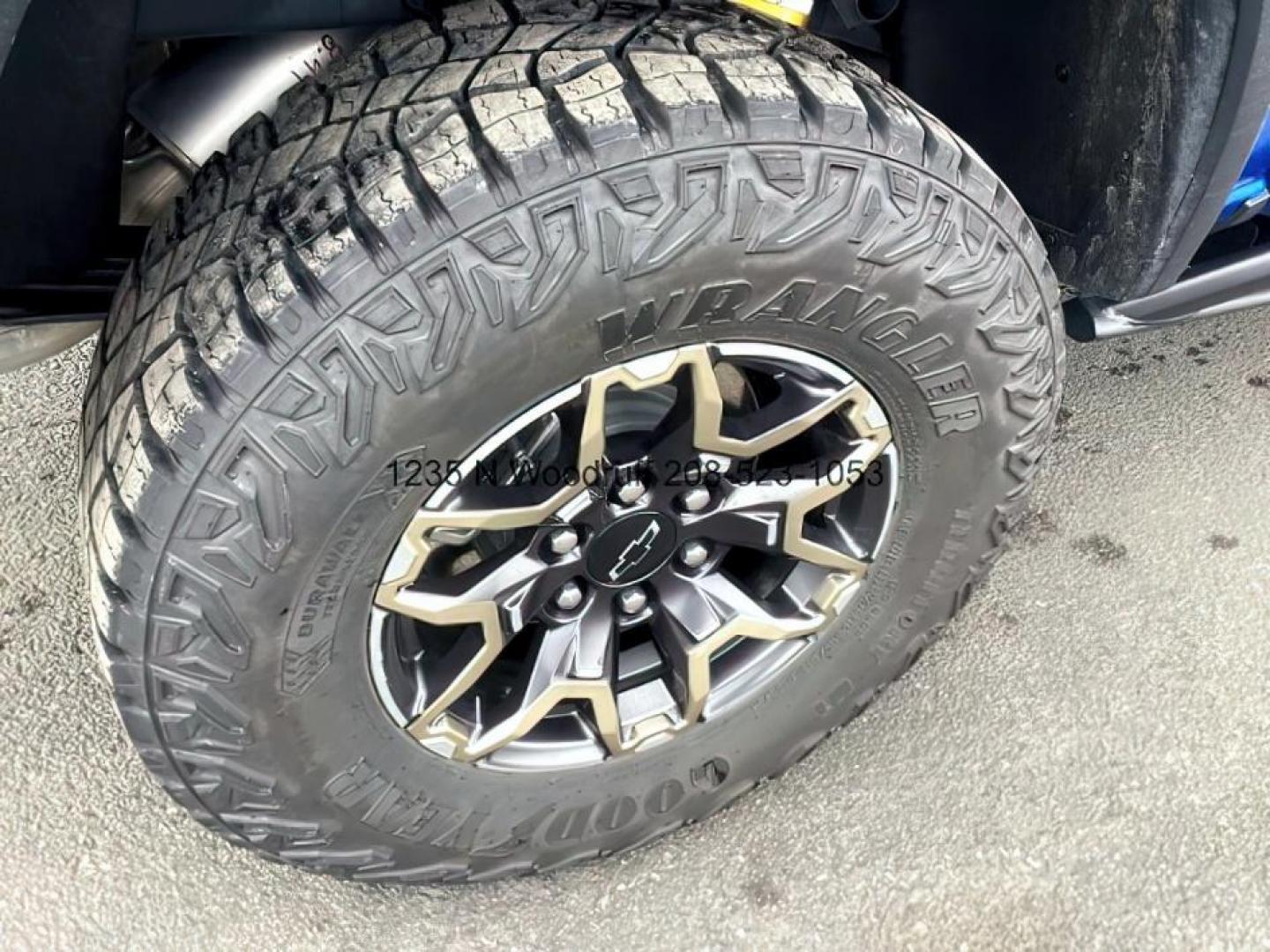 2024 Glacier Blue Metallic /Jet Black/Artem Chevrolet Colorado ZR2 Crew Cab 4WD (1GCPTFEK0R1) with an 2.7L L4 DOHC 16V TURBO engine, 6-Speed Automatic transmission, located at 1235 N Woodruff Ave., Idaho Falls, 83401, (208) 523-1053, 43.507172, -112.000488 - At Timberline Auto, finding a great deal on your next vehicle is always easy! Our experienced sales staff's goal is to help find you the right vehicle at the right price! Our knowledgeable finance department has options for almost any credit score. We offer extended service contract options to prote - Photo#16
