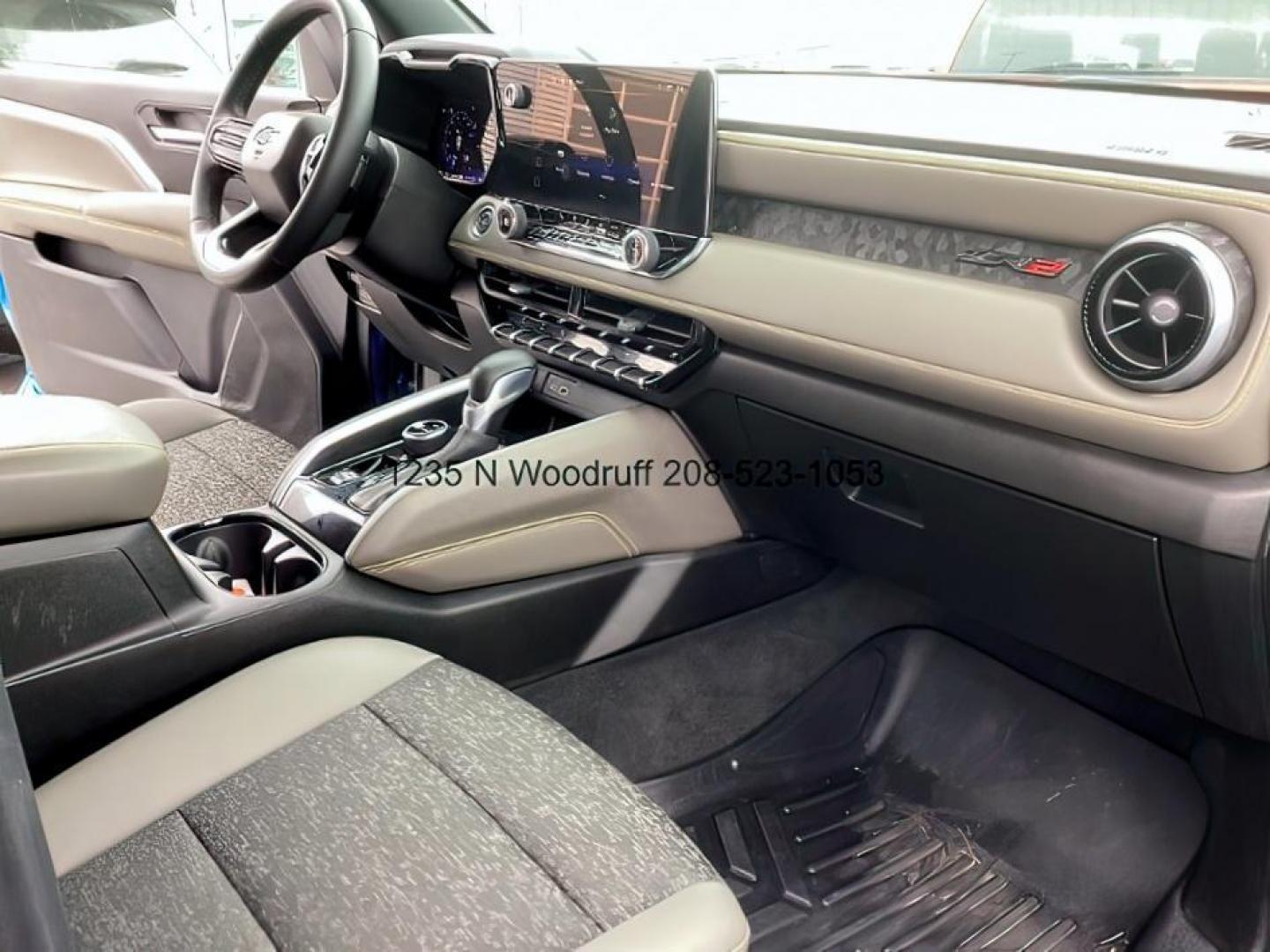 2024 Glacier Blue Metallic /Jet Black/Artem Chevrolet Colorado ZR2 Crew Cab 4WD (1GCPTFEK0R1) with an 2.7L L4 DOHC 16V TURBO engine, 6-Speed Automatic transmission, located at 1235 N Woodruff Ave., Idaho Falls, 83401, (208) 523-1053, 43.507172, -112.000488 - At Timberline Auto, finding a great deal on your next vehicle is always easy! Our experienced sales staff's goal is to help find you the right vehicle at the right price! Our knowledgeable finance department has options for almost any credit score. We offer extended service contract options to prote - Photo#17