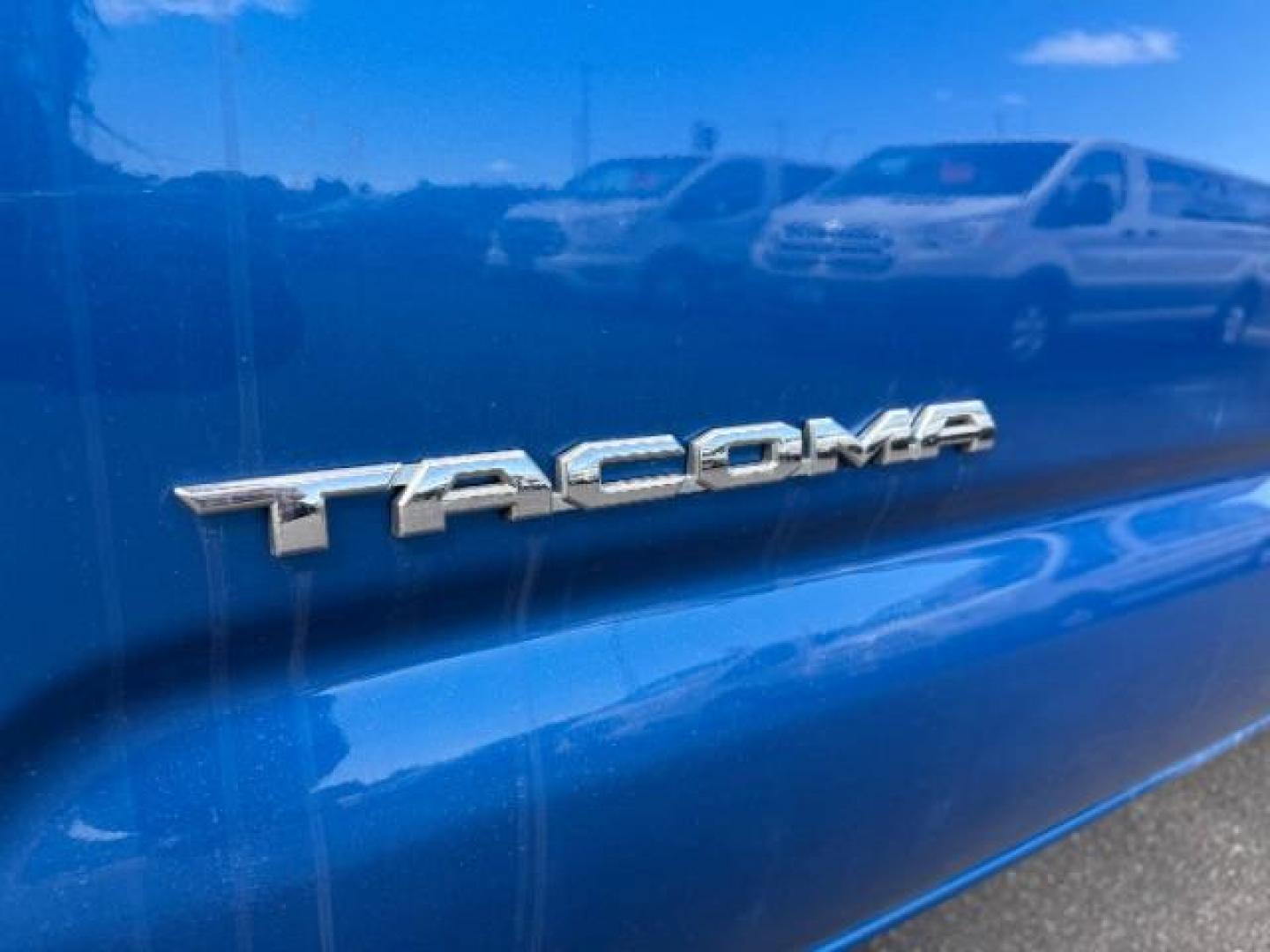 2017 BLUE /CLOTH Toyota Tacoma SR5 Double Cab Super Long Bed V6 6AT 4WD (5TFDZ5BN5HX) with an 3.5L V6 DOHC 24V engine, 6-Speed Automatic transmission, located at 1235 N Woodruff Ave., Idaho Falls, 83401, (208) 523-1053, 43.507172, -112.000488 - At Timberline Auto, finding a great deal on your next vehicle is always easy! Our experienced sales staff's goal is to help find you the right vehicle at the right price! Our knowledgeable finance department has options for almost any credit score. We offer extended service contract options to prote - Photo#9