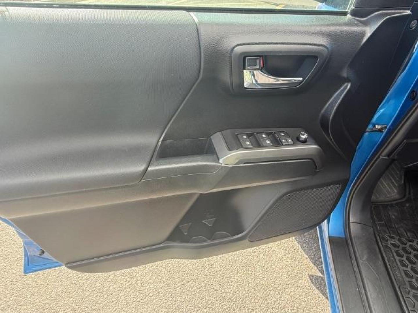 2017 BLUE /CLOTH Toyota Tacoma SR5 Double Cab Super Long Bed V6 6AT 4WD (5TFDZ5BN5HX) with an 3.5L V6 DOHC 24V engine, 6-Speed Automatic transmission, located at 1235 N Woodruff Ave., Idaho Falls, 83401, (208) 523-1053, 43.507172, -112.000488 - At Timberline Auto, finding a great deal on your next vehicle is always easy! Our experienced sales staff's goal is to help find you the right vehicle at the right price! Our knowledgeable finance department has options for almost any credit score. We offer extended service contract options to prote - Photo#16