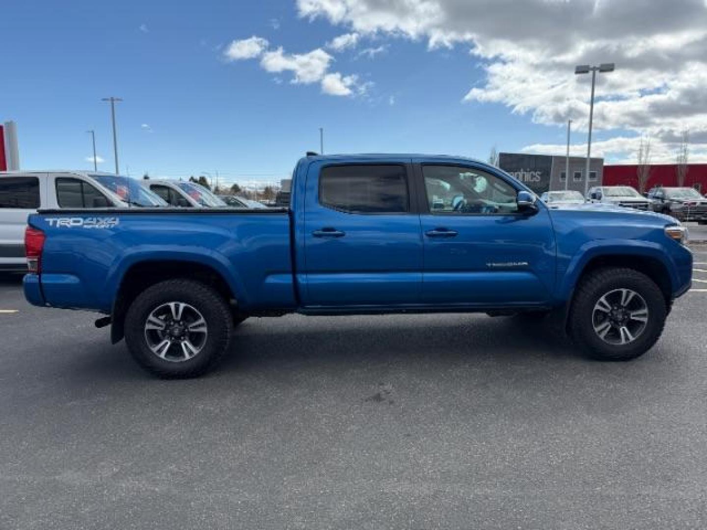 2017 BLUE /CLOTH Toyota Tacoma SR5 Double Cab Super Long Bed V6 6AT 4WD (5TFDZ5BN5HX) with an 3.5L V6 DOHC 24V engine, 6-Speed Automatic transmission, located at 1235 N Woodruff Ave., Idaho Falls, 83401, (208) 523-1053, 43.507172, -112.000488 - At Timberline Auto, finding a great deal on your next vehicle is always easy! Our experienced sales staff's goal is to help find you the right vehicle at the right price! Our knowledgeable finance department has options for almost any credit score. We offer extended service contract options to prote - Photo#5
