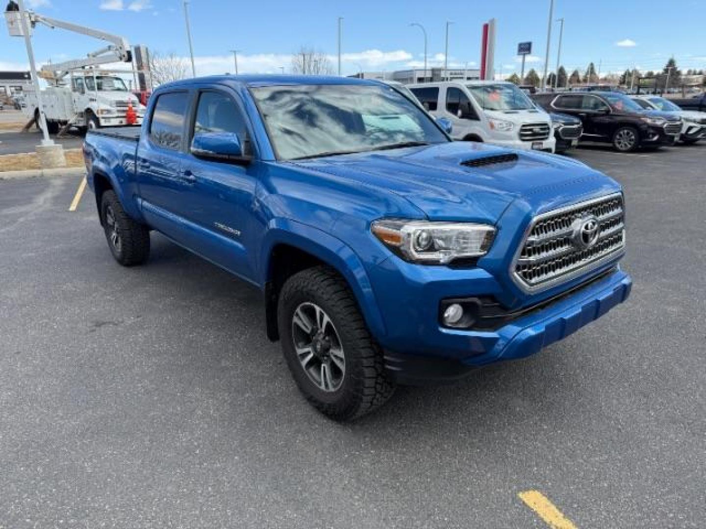 2017 BLUE /CLOTH Toyota Tacoma SR5 Double Cab Super Long Bed V6 6AT 4WD (5TFDZ5BN5HX) with an 3.5L V6 DOHC 24V engine, 6-Speed Automatic transmission, located at 1235 N Woodruff Ave., Idaho Falls, 83401, (208) 523-1053, 43.507172, -112.000488 - At Timberline Auto, finding a great deal on your next vehicle is always easy! Our experienced sales staff's goal is to help find you the right vehicle at the right price! Our knowledgeable finance department has options for almost any credit score. We offer extended service contract options to prote - Photo#6