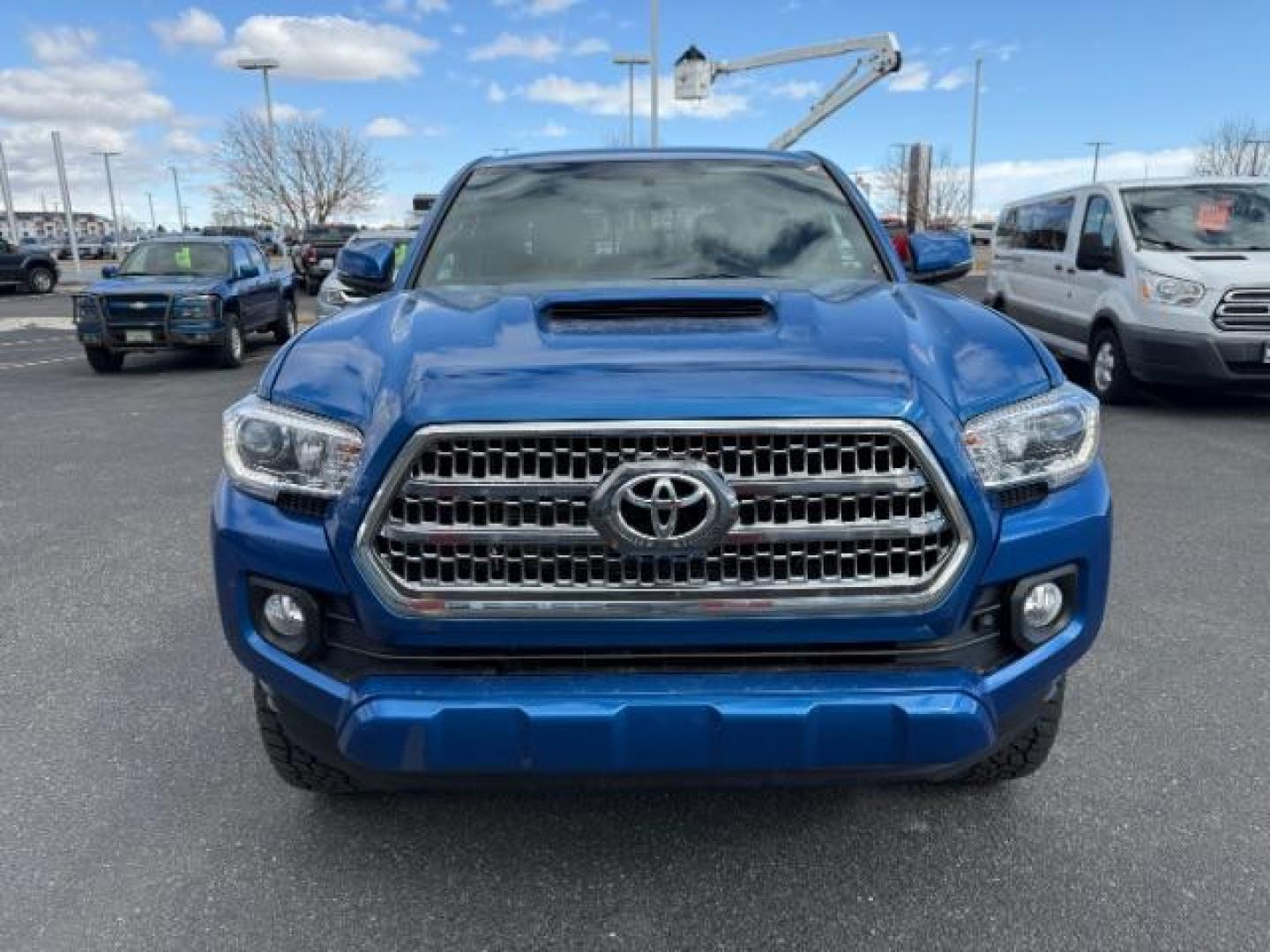 2017 BLUE /CLOTH Toyota Tacoma SR5 Double Cab Super Long Bed V6 6AT 4WD (5TFDZ5BN5HX) with an 3.5L V6 DOHC 24V engine, 6-Speed Automatic transmission, located at 1235 N Woodruff Ave., Idaho Falls, 83401, (208) 523-1053, 43.507172, -112.000488 - At Timberline Auto, finding a great deal on your next vehicle is always easy! Our experienced sales staff's goal is to help find you the right vehicle at the right price! Our knowledgeable finance department has options for almost any credit score. We offer extended service contract options to prote - Photo#7