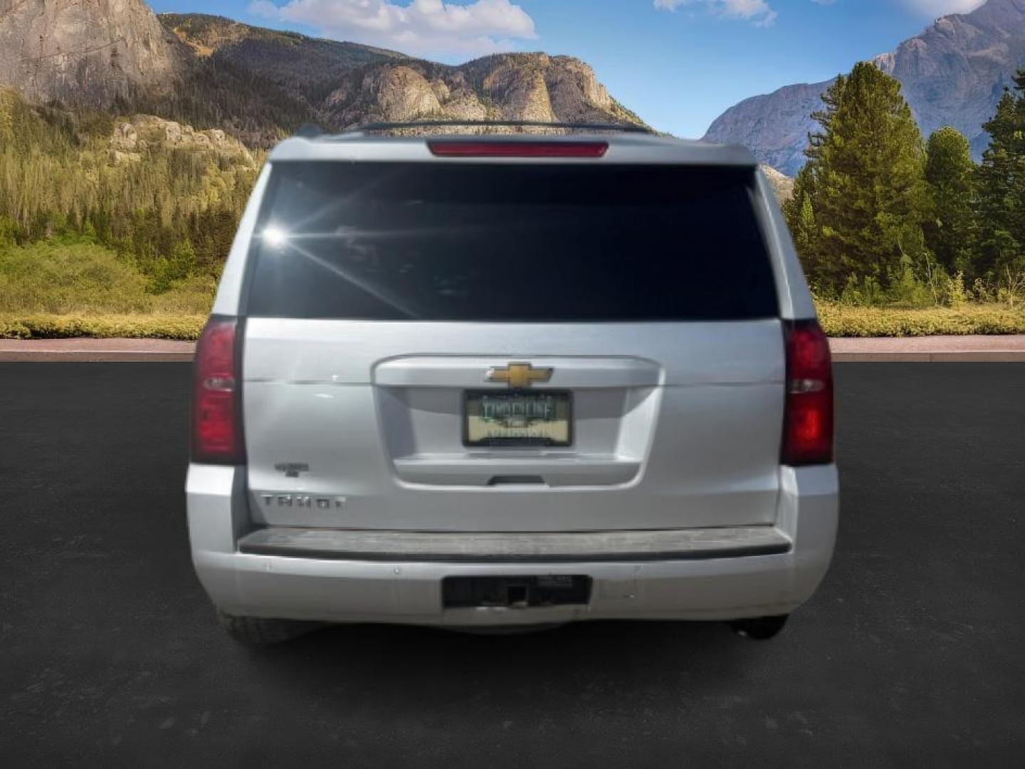2015 SILVER /LEATHER Chevrolet Tahoe LT 4WD (1GNSKBKCXFR) with an 5.3L V8 OHV 16V engine, 6-Speed Automatic transmission, located at 1235 N Woodruff Ave., Idaho Falls, 83401, (208) 523-1053, 43.507172, -112.000488 - Photo#3