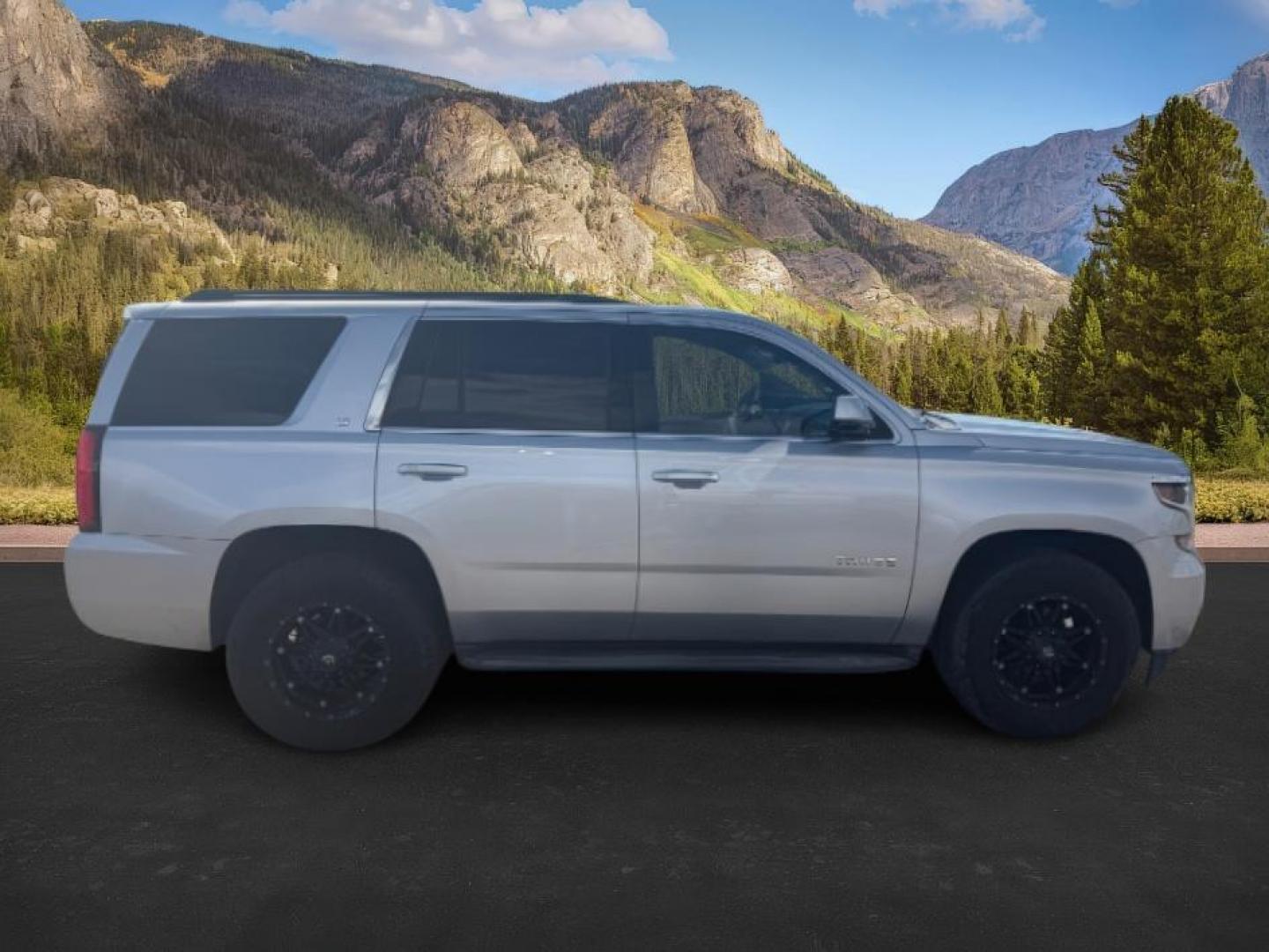2015 SILVER /LEATHER Chevrolet Tahoe LT 4WD (1GNSKBKCXFR) with an 5.3L V8 OHV 16V engine, 6-Speed Automatic transmission, located at 1235 N Woodruff Ave., Idaho Falls, 83401, (208) 523-1053, 43.507172, -112.000488 - Photo#5