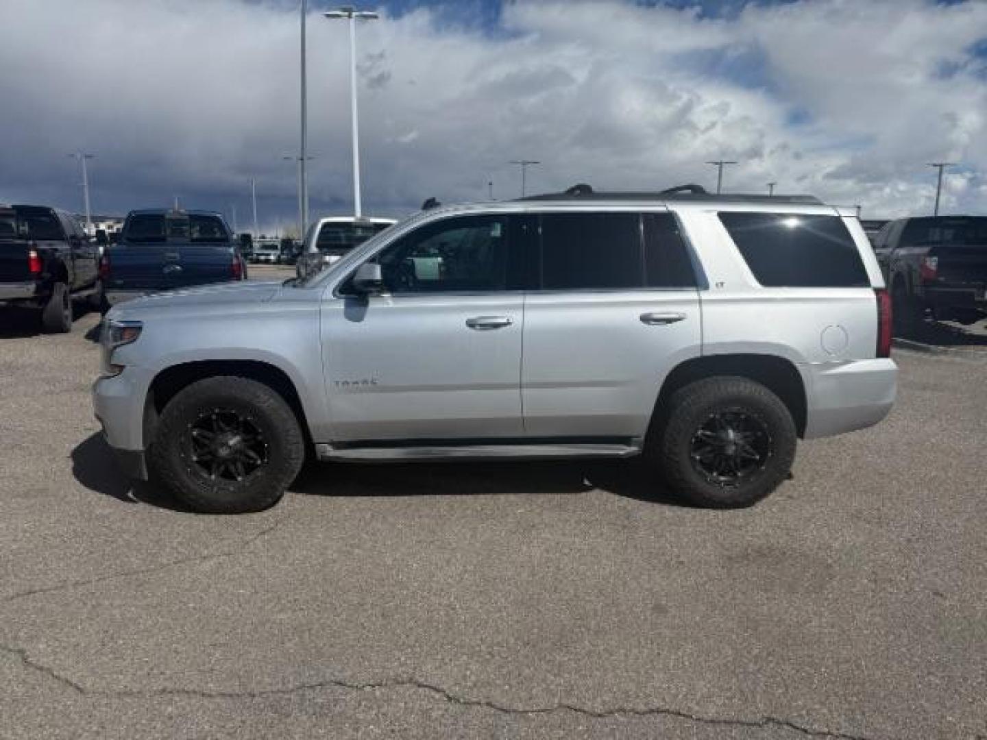 2015 SILVER /LEATHER Chevrolet Tahoe LT 4WD (1GNSKBKCXFR) with an 5.3L V8 OHV 16V engine, 6-Speed Automatic transmission, located at 1235 N Woodruff Ave., Idaho Falls, 83401, (208) 523-1053, 43.507172, -112.000488 - Photo#1