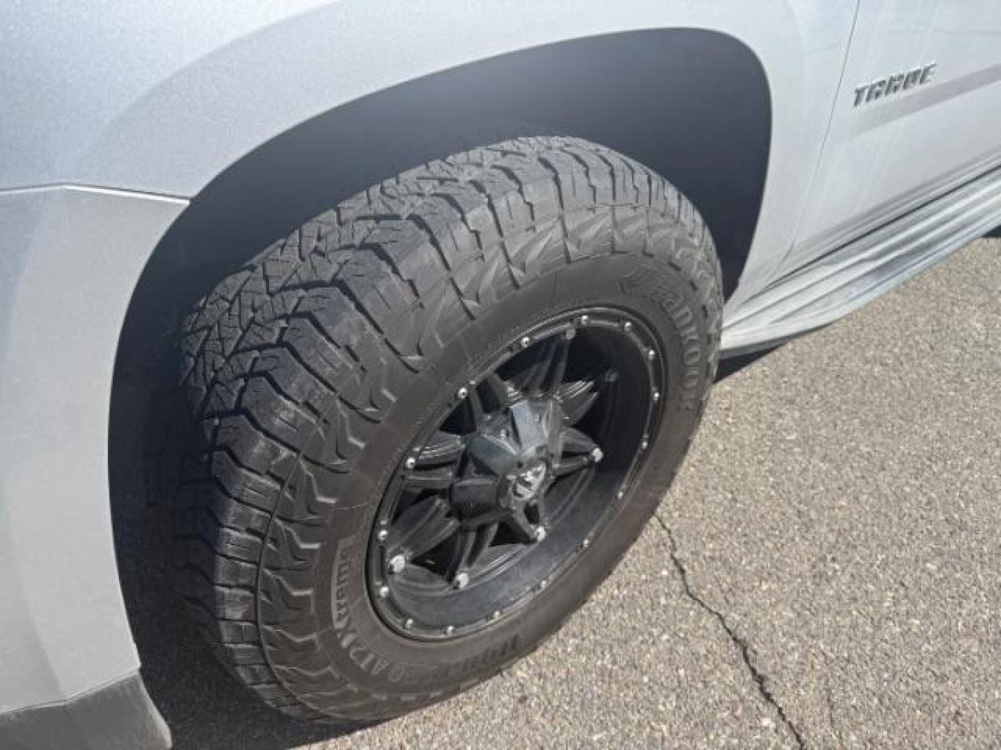 2015 SILVER /LEATHER Chevrolet Tahoe LT 4WD (1GNSKBKCXFR) with an 5.3L V8 OHV 16V engine, 6-Speed Automatic transmission, located at 1235 N Woodruff Ave., Idaho Falls, 83401, (208) 523-1053, 43.507172, -112.000488 - Photo#9