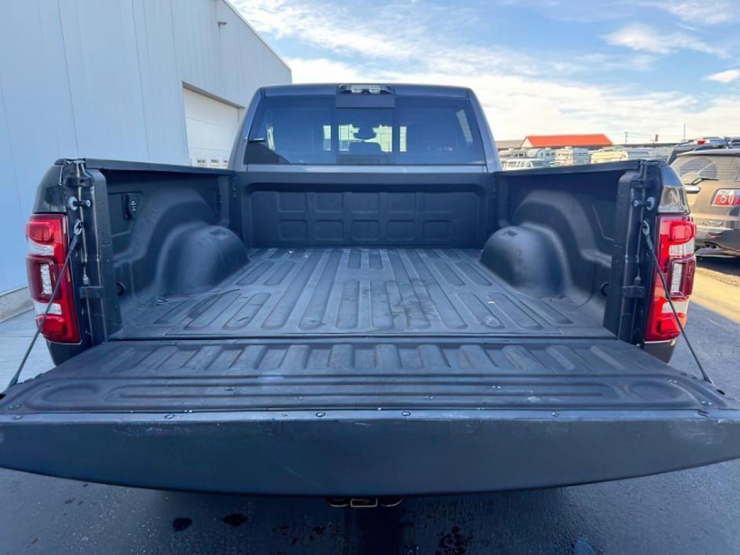 2022 GRAY /Black RAM 2500 Laramie Crew Cab SWB 4WD (3C6UR5FJ2NG) with an 6.4L V8 engine, 6-Speed Automatic transmission, located at 1235 N Woodruff Ave., Idaho Falls, 83401, (208) 523-1053, 43.507172, -112.000488 - At Timberline Auto, finding a great deal on your next vehicle is always easy! Our experienced sales staff's goal is to help find you the right vehicle at the right price! Our knowledgeable finance department has options for almost any credit score. We offer extended service contract options to prote - Photo#11