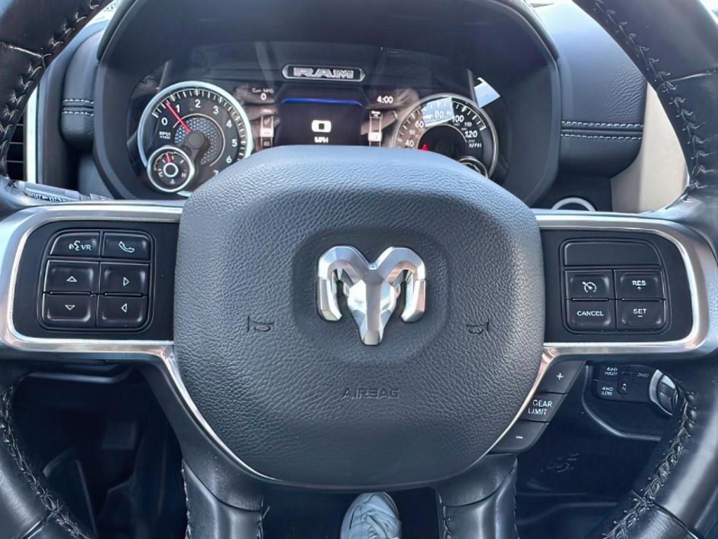 2022 GRAY /Black RAM 2500 Laramie Crew Cab SWB 4WD (3C6UR5FJ2NG) with an 6.4L V8 engine, 6-Speed Automatic transmission, located at 1235 N Woodruff Ave., Idaho Falls, 83401, (208) 523-1053, 43.507172, -112.000488 - At Timberline Auto, finding a great deal on your next vehicle is always easy! Our experienced sales staff's goal is to help find you the right vehicle at the right price! Our knowledgeable finance department has options for almost any credit score. We offer extended service contract options to prote - Photo#12