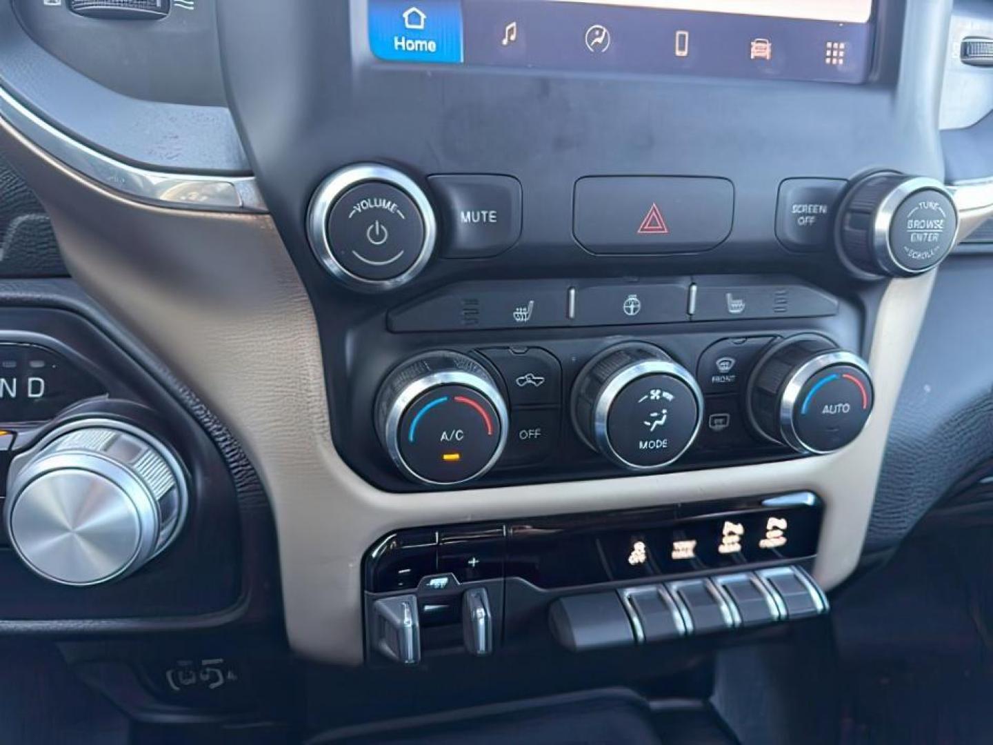 2022 GRAY /Black RAM 2500 Laramie Crew Cab SWB 4WD (3C6UR5FJ2NG) with an 6.4L V8 engine, 6-Speed Automatic transmission, located at 1235 N Woodruff Ave., Idaho Falls, 83401, (208) 523-1053, 43.507172, -112.000488 - At Timberline Auto, finding a great deal on your next vehicle is always easy! Our experienced sales staff's goal is to help find you the right vehicle at the right price! Our knowledgeable finance department has options for almost any credit score. We offer extended service contract options to prote - Photo#15