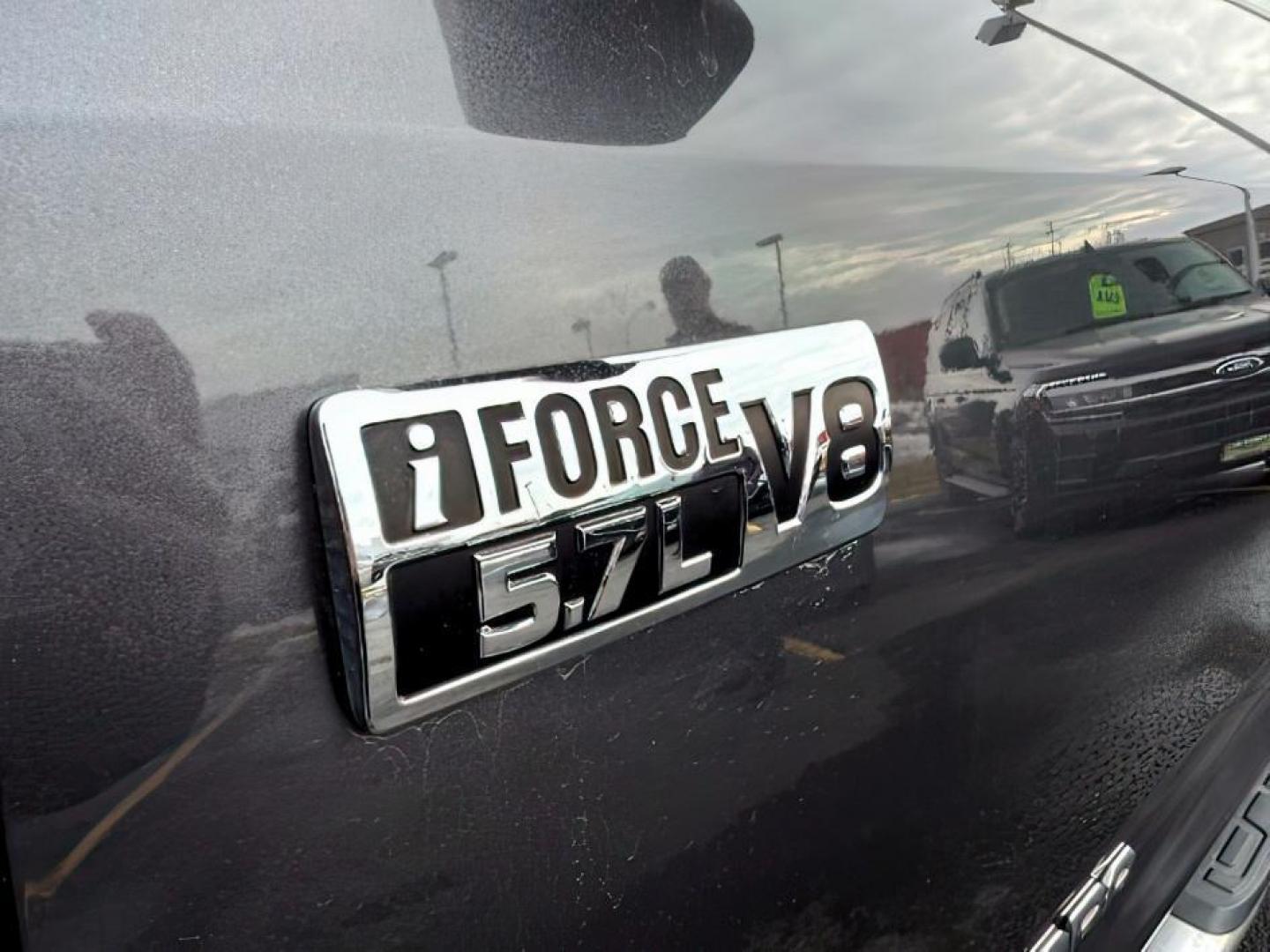 2017 Magnetic Gray Metallic /Black, cloth Toyota Tundra SR5 5.7L V8 CrewMax 4WD (5TFDY5F12HX) with an 5.7L V8 DOHC 32V engine, 6-Speed Automatic transmission, located at 1235 N Woodruff Ave., Idaho Falls, 83401, (208) 523-1053, 43.507172, -112.000488 - At Timberline Auto, finding a great deal on your next vehicle is always easy! Our experienced sales staff's goal is to help find you the right vehicle at the right price! Our knowledgeable finance department has options for almost any credit score. We offer extended service contract options to prote - Photo#9