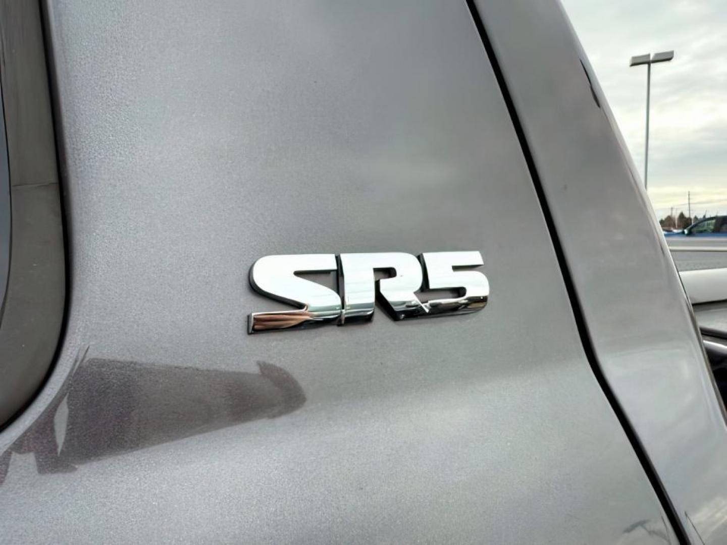 2017 Magnetic Gray Metallic /Black, cloth Toyota Tundra SR5 5.7L V8 CrewMax 4WD (5TFDY5F12HX) with an 5.7L V8 DOHC 32V engine, 6-Speed Automatic transmission, located at 1235 N Woodruff Ave., Idaho Falls, 83401, (208) 523-1053, 43.507172, -112.000488 - At Timberline Auto, finding a great deal on your next vehicle is always easy! Our experienced sales staff's goal is to help find you the right vehicle at the right price! Our knowledgeable finance department has options for almost any credit score. We offer extended service contract options to prote - Photo#10
