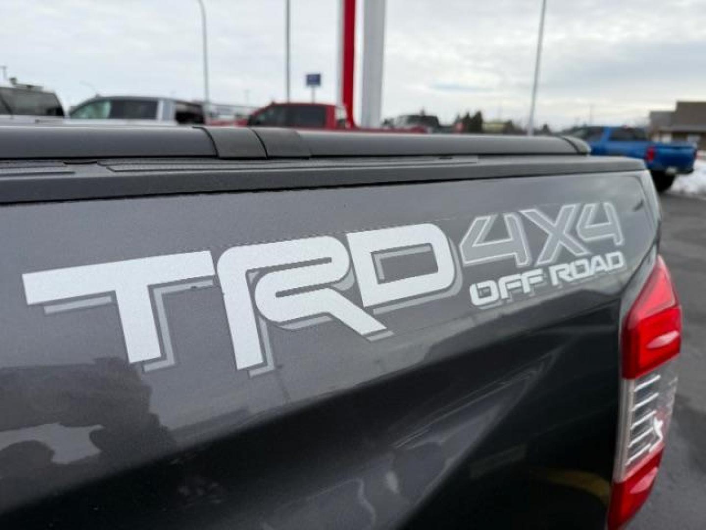 2017 Magnetic Gray Metallic /Black, cloth Toyota Tundra SR5 5.7L V8 CrewMax 4WD (5TFDY5F12HX) with an 5.7L V8 DOHC 32V engine, 6-Speed Automatic transmission, located at 1235 N Woodruff Ave., Idaho Falls, 83401, (208) 523-1053, 43.507172, -112.000488 - At Timberline Auto, finding a great deal on your next vehicle is always easy! Our experienced sales staff's goal is to help find you the right vehicle at the right price! Our knowledgeable finance department has options for almost any credit score. We offer extended service contract options to prote - Photo#8