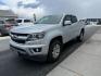2020 Silver Ice Metallic /Jet Black, cloth Chevrolet Colorado LT Crew Cab 4WD Short Box (1GCGTCEN5L1) with an 3.6L V6 DOHC 24V GAS engine, 6-Speed Automatic transmission, located at 1235 N Woodruff Ave., Idaho Falls, 83401, (208) 523-1053, 43.507172, -112.000488 - At Timberline Auto, finding a great deal on your next vehicle is always easy! Our experienced sales staff's goal is to help find you the right vehicle at the right price! Our knowledgeable finance department has options for almost any credit score. We offer extended service contract options to prote - Photo#0