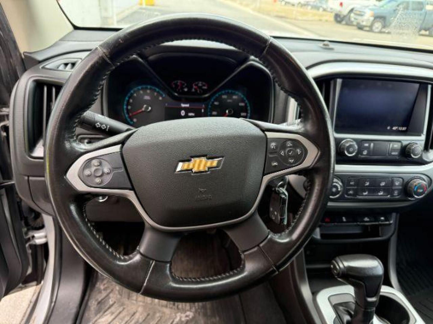 2020 Silver Ice Metallic /Jet Black, cloth Chevrolet Colorado LT Crew Cab 4WD Short Box (1GCGTCEN5L1) with an 3.6L V6 DOHC 24V GAS engine, 6-Speed Automatic transmission, located at 1235 N Woodruff Ave., Idaho Falls, 83401, (208) 523-1053, 43.507172, -112.000488 - At Timberline Auto, finding a great deal on your next vehicle is always easy! Our experienced sales staff's goal is to help find you the right vehicle at the right price! Our knowledgeable finance department has options for almost any credit score. We offer extended service contract options to prote - Photo#13