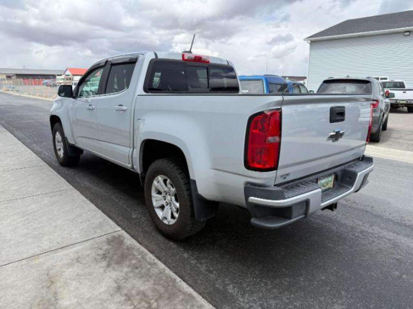 2020 Silver Ice Metallic /Jet Black, cloth Chevrolet Colorado LT Crew Cab 4WD Short Box (1GCGTCEN5L1) with an 3.6L V6 DOHC 24V GAS engine, 6-Speed Automatic transmission, located at 1235 N Woodruff Ave., Idaho Falls, 83401, (208) 523-1053, 43.507172, -112.000488 - At Timberline Auto, finding a great deal on your next vehicle is always easy! Our experienced sales staff's goal is to help find you the right vehicle at the right price! Our knowledgeable finance department has options for almost any credit score. We offer extended service contract options to prote - Photo#1