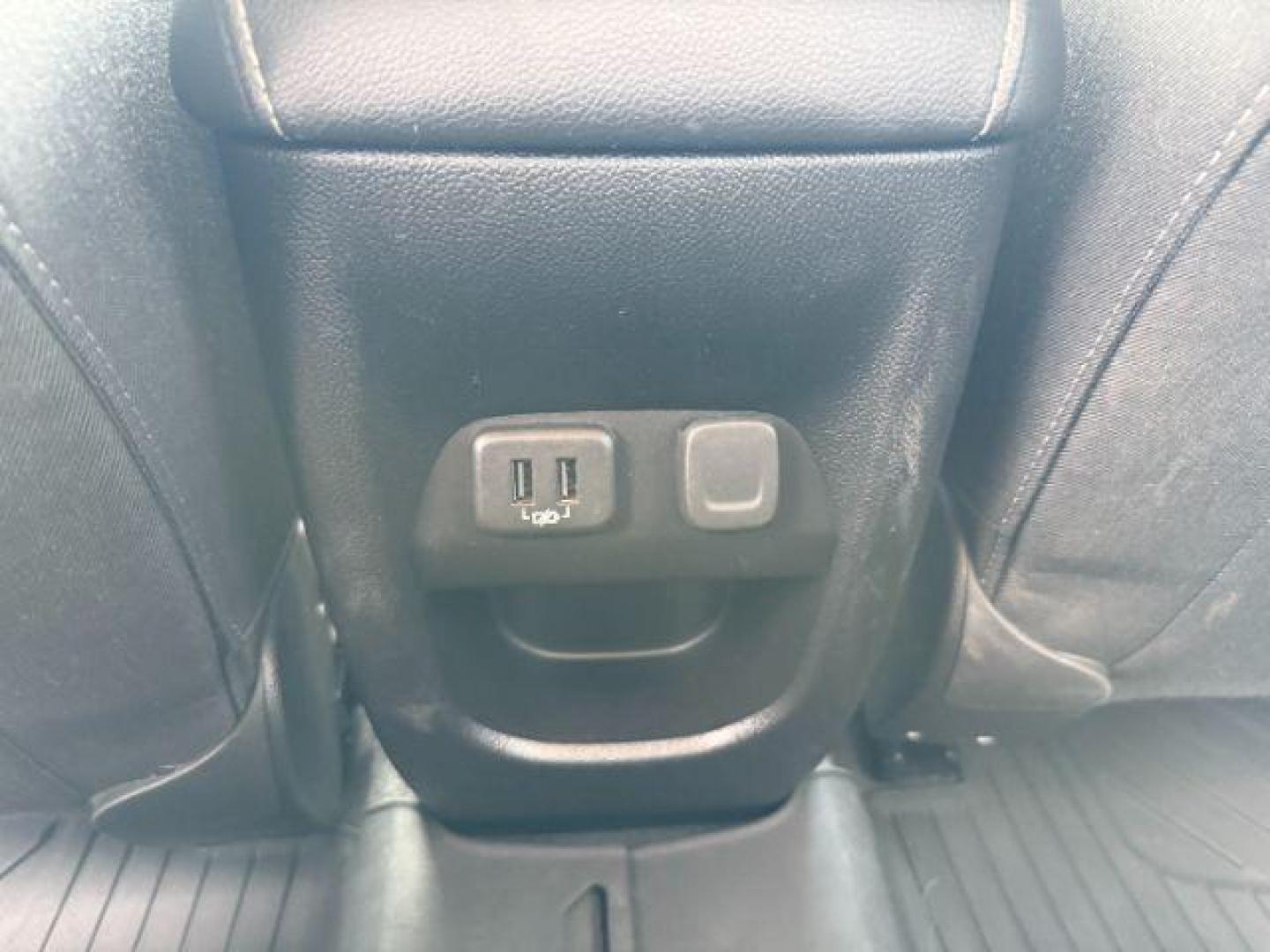 2020 Silver Ice Metallic /Jet Black, cloth Chevrolet Colorado LT Crew Cab 4WD Short Box (1GCGTCEN5L1) with an 3.6L V6 DOHC 24V GAS engine, 6-Speed Automatic transmission, located at 1235 N Woodruff Ave., Idaho Falls, 83401, (208) 523-1053, 43.507172, -112.000488 - At Timberline Auto, finding a great deal on your next vehicle is always easy! Our experienced sales staff's goal is to help find you the right vehicle at the right price! Our knowledgeable finance department has options for almost any credit score. We offer extended service contract options to prote - Photo#19