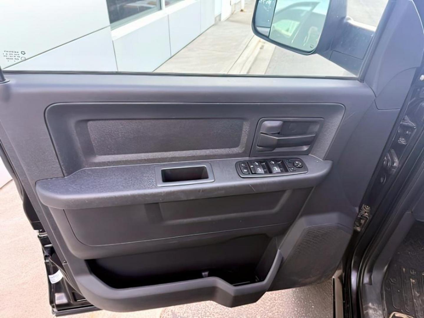 2011 BLACK /Dark Slate/Medium Graystone Cloth Interior RAM 2500 ST Crew Cab LWB 4WD (3D7UT2CL4BG) with an 6.7L L6 OHV 24V TURBO DIESEL engine, 5-Speed Automatic transmission, located at 1235 N Woodruff Ave., Idaho Falls, 83401, (208) 523-1053, 43.507172, -112.000488 - At Timberline Auto, finding a great deal on your next vehicle is always easy! Our experienced sales staff's goal is to help find you the right vehicle at the right price! Our knowledgeable finance department has options for almost any credit score. We offer extended service contract options to prote - Photo#10
