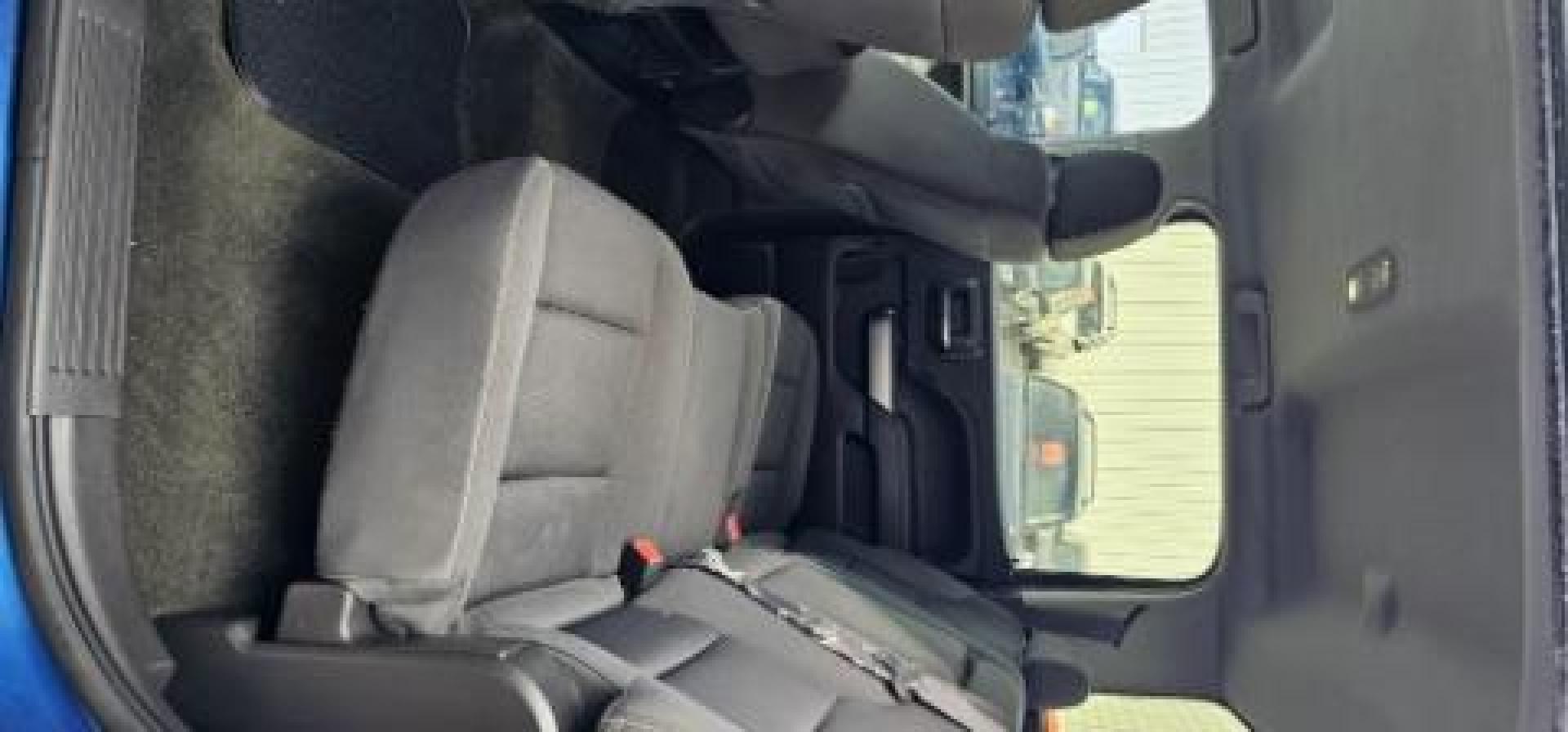 2016 BLUE CHEVROLET 1500 LT Crew Cab 4WD (3GCUKREC5GG) with an V8 5.3L engine, AUTOMATIC transmission, located at 1235 N Woodruff Ave., Idaho Falls, 83401, (208) 523-1053, 43.507172, -112.000488 - At Timberline Auto, finding a great deal on your next vehicle is always easy! Our experienced sales staff's goal is to help find you the right vehicle at the right price! Our knowledgeable finance department has options for almost any credit score. We offer extended service contract options to prote - Photo#14