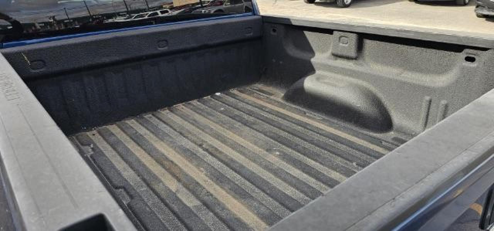 2016 BLUE CHEVROLET 1500 LT Crew Cab 4WD (3GCUKREC5GG) with an V8 5.3L engine, AUTOMATIC transmission, located at 1235 N Woodruff Ave., Idaho Falls, 83401, (208) 523-1053, 43.507172, -112.000488 - At Timberline Auto, finding a great deal on your next vehicle is always easy! Our experienced sales staff's goal is to help find you the right vehicle at the right price! Our knowledgeable finance department has options for almost any credit score. We offer extended service contract options to prote - Photo#7