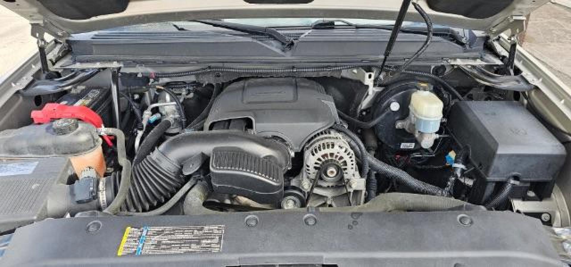 2016 BLUE CHEVROLET 1500 LT Crew Cab 4WD (3GCUKREC5GG) with an V8 5.3L engine, AUTOMATIC transmission, located at 1235 N Woodruff Ave., Idaho Falls, 83401, (208) 523-1053, 43.507172, -112.000488 - At Timberline Auto, finding a great deal on your next vehicle is always easy! Our experienced sales staff's goal is to help find you the right vehicle at the right price! Our knowledgeable finance department has options for almost any credit score. We offer extended service contract options to prote - Photo#8