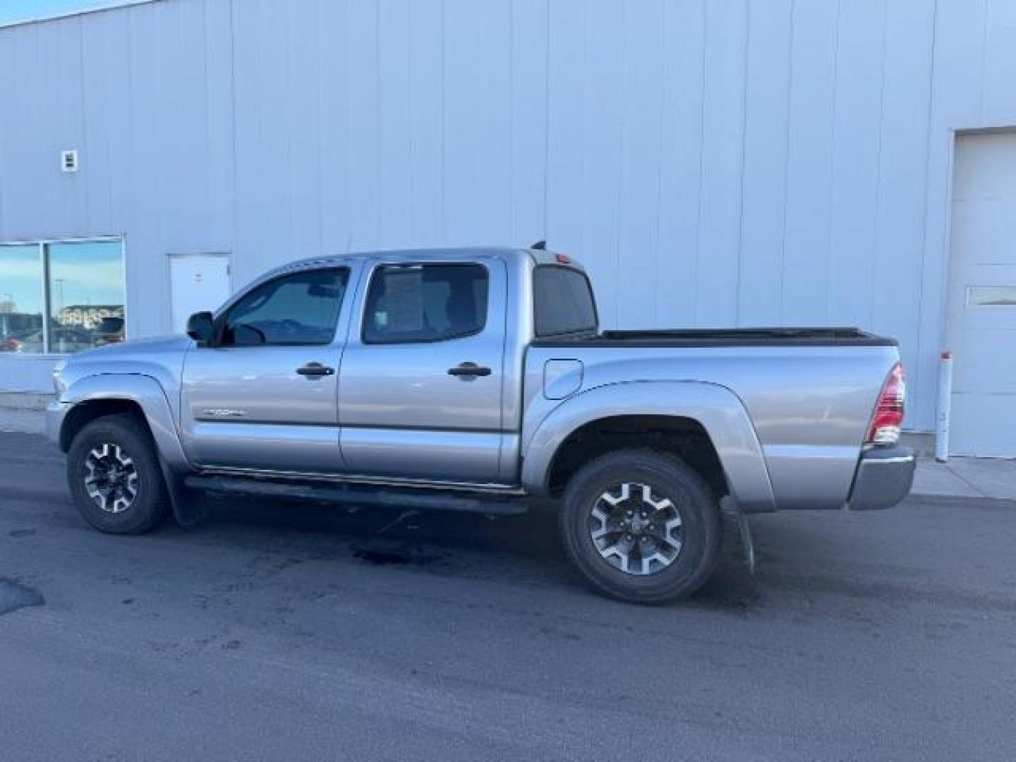 2014 SILVER /CLOTH TOYOTA TACOMA BASE (3TMLU4EN4EM) with an 3.5 engine, AUTOMATIC transmission, located at 1235 N Woodruff Ave., Idaho Falls, 83401, (208) 523-1053, 43.507172, -112.000488 - Photo#1