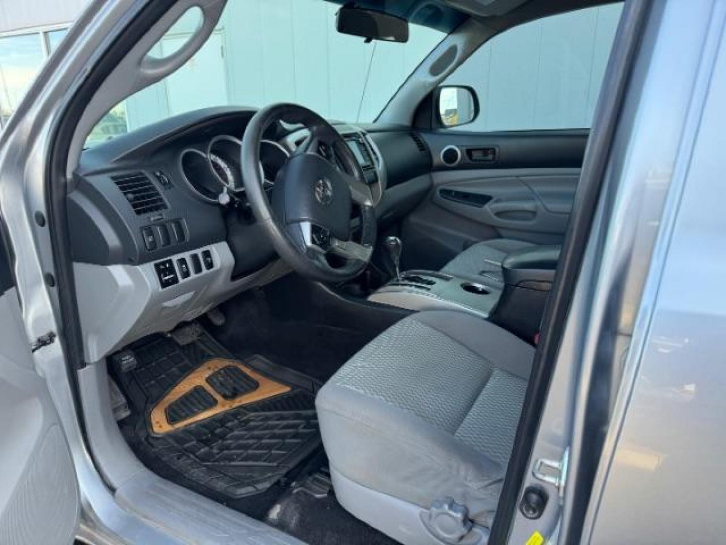 2014 SILVER /CLOTH TOYOTA TACOMA BASE (3TMLU4EN4EM) with an 3.5 engine, AUTOMATIC transmission, located at 1235 N Woodruff Ave., Idaho Falls, 83401, (208) 523-1053, 43.507172, -112.000488 - Photo#13