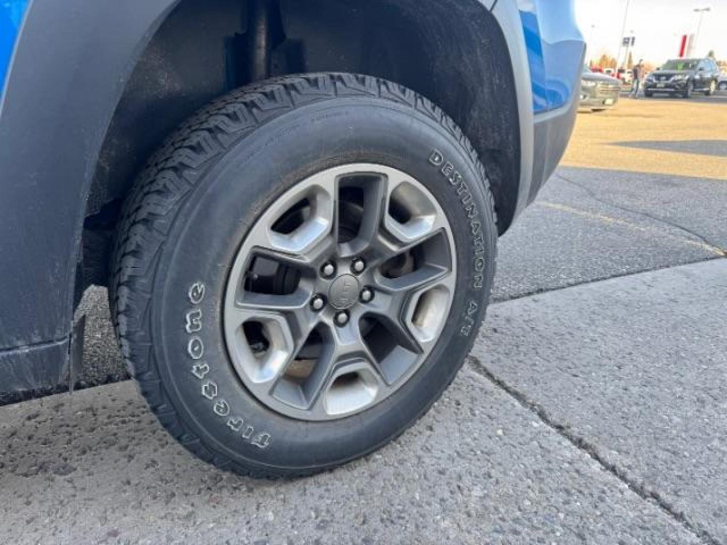 2019 BLUE /Black, vinyl/cloth Jeep Cherokee Trailhawk 4WD (1C4PJMBXXKD) with an 3.2L V6 DOHC 24V engine, 9-Speed Automatic transmission, located at 1235 N Woodruff Ave., Idaho Falls, 83401, (208) 523-1053, 43.507172, -112.000488 - Photo#8