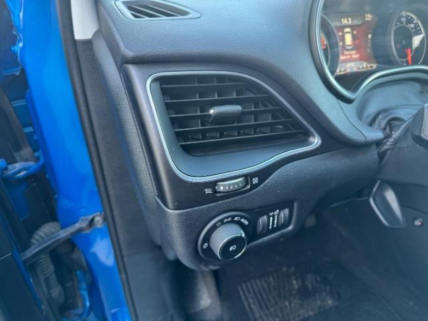 2019 BLUE /Black, vinyl/cloth Jeep Cherokee Trailhawk 4WD (1C4PJMBXXKD) with an 3.2L V6 DOHC 24V engine, 9-Speed Automatic transmission, located at 1235 N Woodruff Ave., Idaho Falls, 83401, (208) 523-1053, 43.507172, -112.000488 - Photo#11