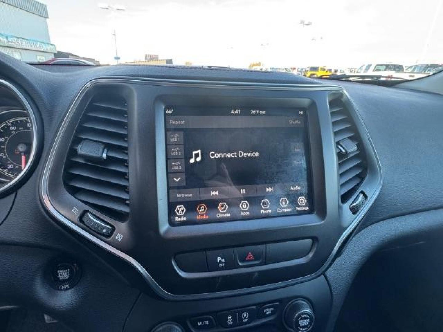 2019 BLUE /Black, vinyl/cloth Jeep Cherokee Trailhawk 4WD (1C4PJMBXXKD) with an 3.2L V6 DOHC 24V engine, 9-Speed Automatic transmission, located at 1235 N Woodruff Ave., Idaho Falls, 83401, (208) 523-1053, 43.507172, -112.000488 - Photo#14