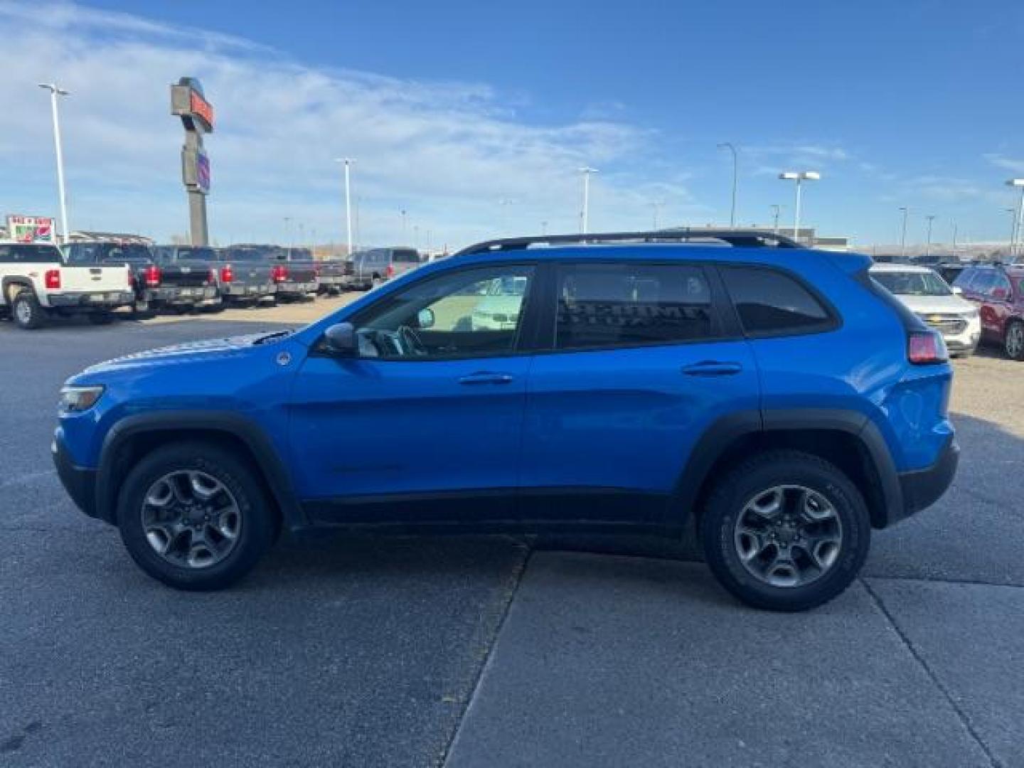2019 BLUE /Black, vinyl/cloth Jeep Cherokee Trailhawk 4WD (1C4PJMBXXKD) with an 3.2L V6 DOHC 24V engine, 9-Speed Automatic transmission, located at 1235 N Woodruff Ave., Idaho Falls, 83401, (208) 523-1053, 43.507172, -112.000488 - Photo#1