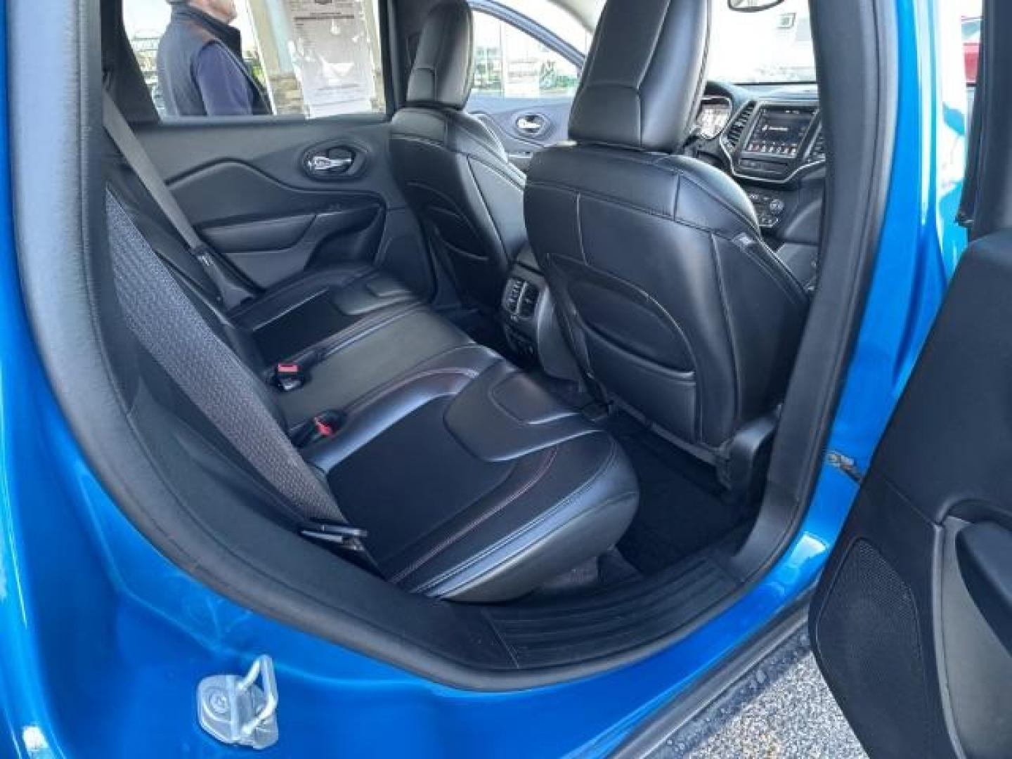 2019 BLUE /Black, vinyl/cloth Jeep Cherokee Trailhawk 4WD (1C4PJMBXXKD) with an 3.2L V6 DOHC 24V engine, 9-Speed Automatic transmission, located at 1235 N Woodruff Ave., Idaho Falls, 83401, (208) 523-1053, 43.507172, -112.000488 - Photo#20
