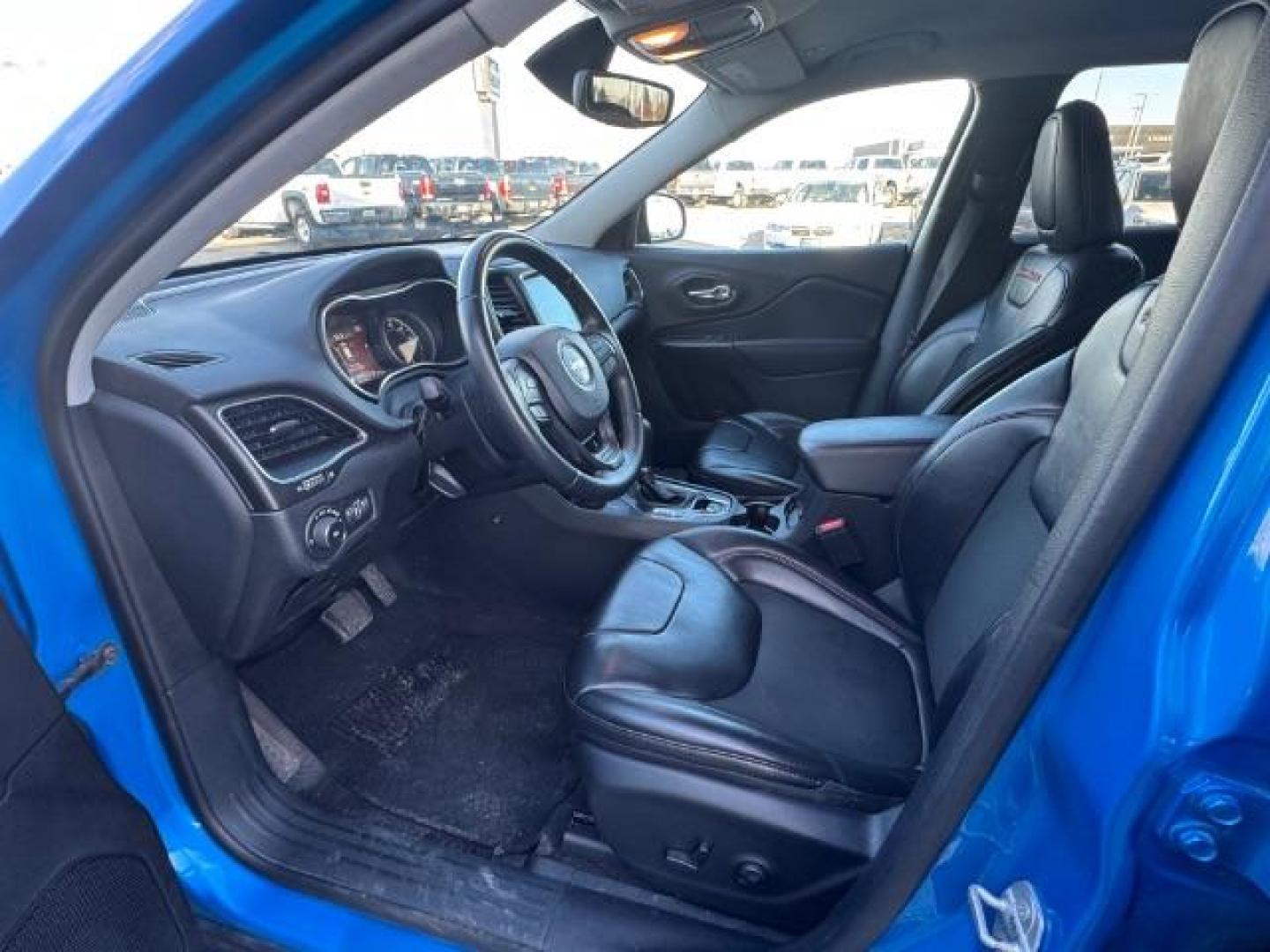 2019 BLUE /Black, vinyl/cloth Jeep Cherokee Trailhawk 4WD (1C4PJMBXXKD) with an 3.2L V6 DOHC 24V engine, 9-Speed Automatic transmission, located at 1235 N Woodruff Ave., Idaho Falls, 83401, (208) 523-1053, 43.507172, -112.000488 - Photo#22