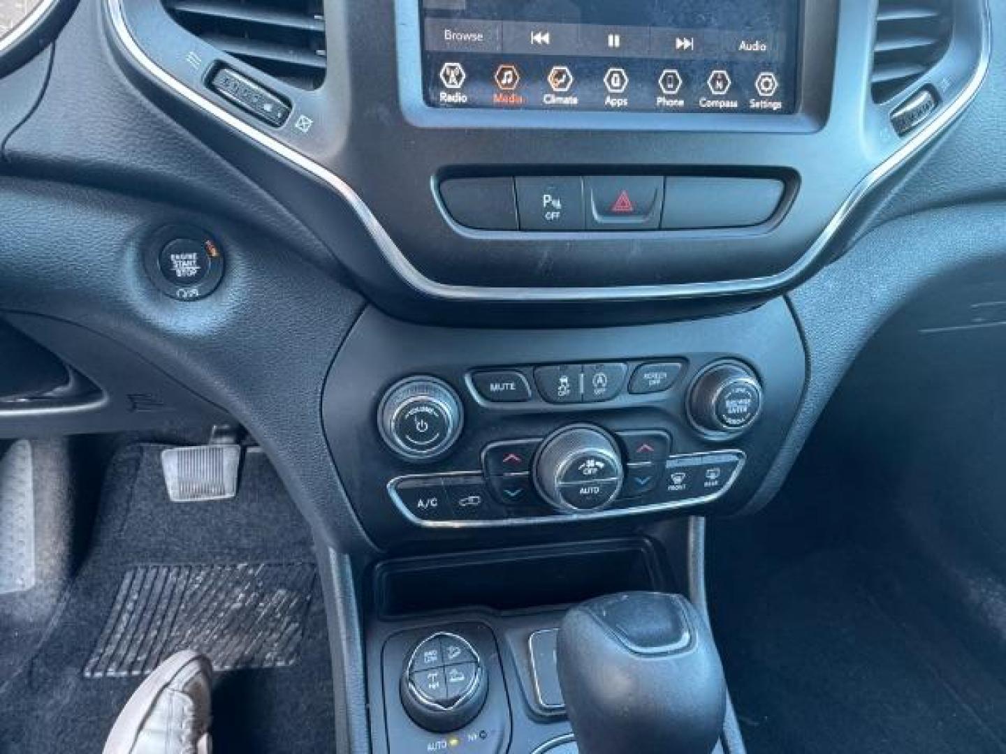 2019 BLUE /Black, vinyl/cloth Jeep Cherokee Trailhawk 4WD (1C4PJMBXXKD) with an 3.2L V6 DOHC 24V engine, 9-Speed Automatic transmission, located at 1235 N Woodruff Ave., Idaho Falls, 83401, (208) 523-1053, 43.507172, -112.000488 - Photo#23
