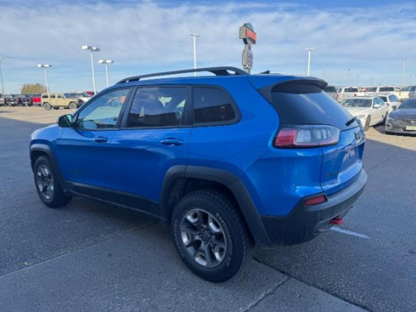 2019 BLUE /Black, vinyl/cloth Jeep Cherokee Trailhawk 4WD (1C4PJMBXXKD) with an 3.2L V6 DOHC 24V engine, 9-Speed Automatic transmission, located at 1235 N Woodruff Ave., Idaho Falls, 83401, (208) 523-1053, 43.507172, -112.000488 - Photo#2
