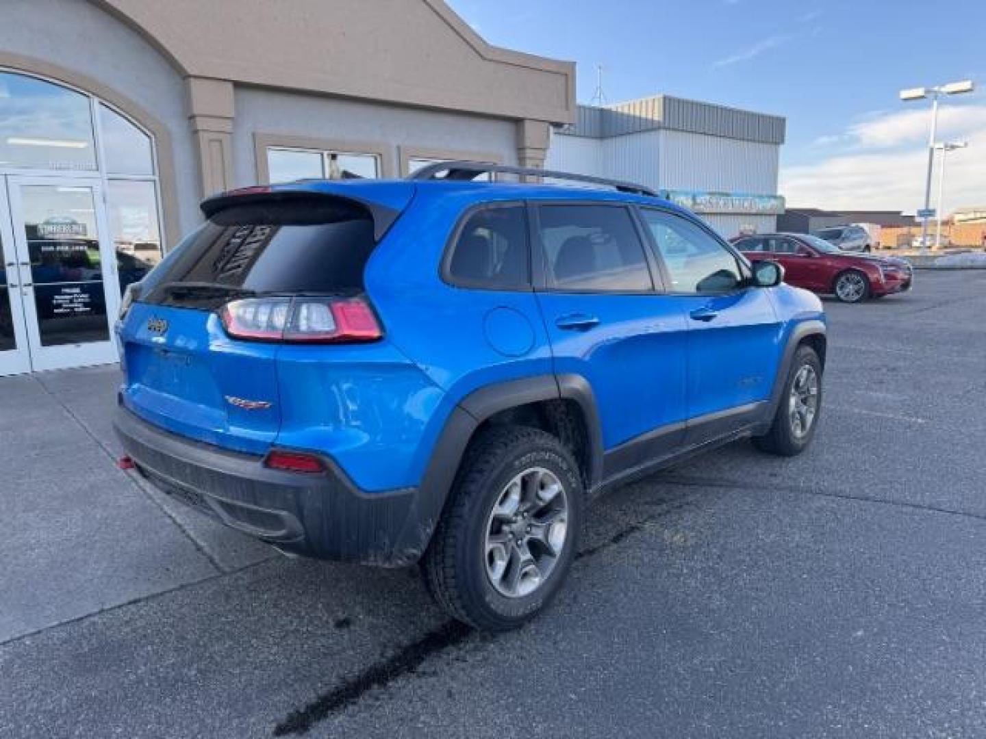 2019 BLUE /Black, vinyl/cloth Jeep Cherokee Trailhawk 4WD (1C4PJMBXXKD) with an 3.2L V6 DOHC 24V engine, 9-Speed Automatic transmission, located at 1235 N Woodruff Ave., Idaho Falls, 83401, (208) 523-1053, 43.507172, -112.000488 - Photo#4
