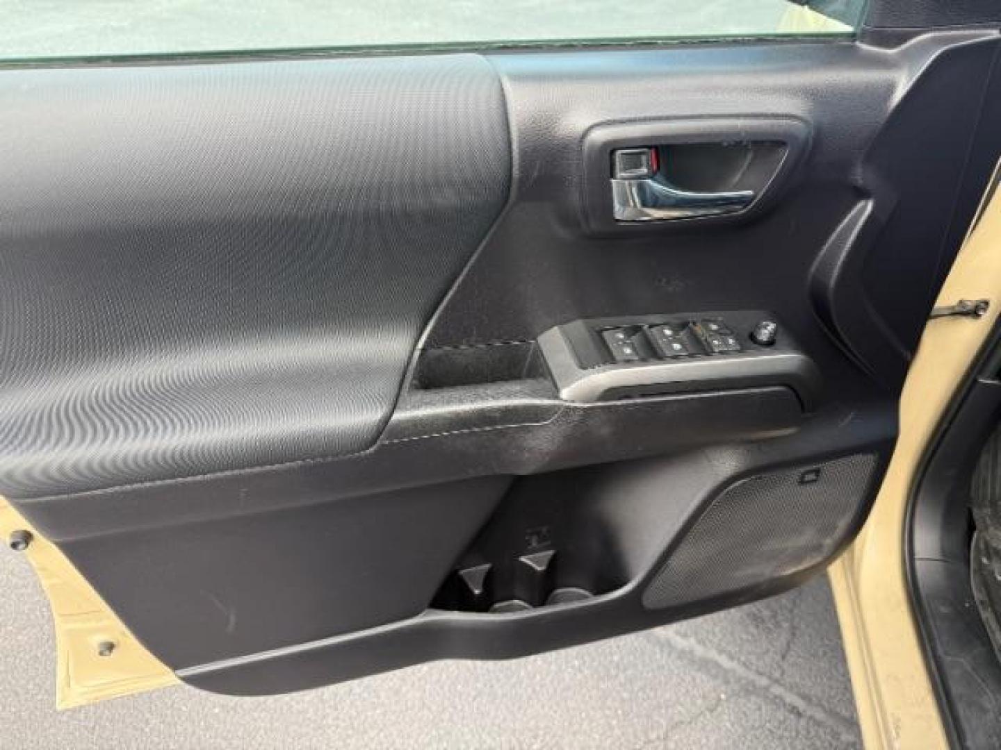 2020 SAND /CLOTH TOYOTA TACOMA TRD OFF ROAD (5TFCZ5AN8LX) with an 3.5 engine, AUTOMATIC transmission, located at 1235 N Woodruff Ave., Idaho Falls, 83401, (208) 523-1053, 43.507172, -112.000488 - Photo#16