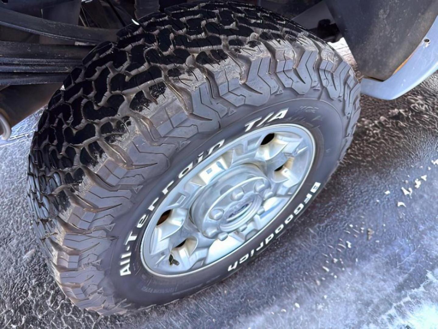 2015 Ingot Silver Metallic /BLACK Ford F350 (1FT8W3B65FE) with an 62 engine, Automatic transmission, located at 1175 N Woodruff Ave, Idaho Falls, ID, 83401, 43.506901, -111.999657 - At Timberline Auto, finding a great deal on your next vehicle is always easy! Our experienced sales staff's goal is to help find you the right vehicle at the right price! Our knowledgeable finance department has options for almost any credit score. We offer extended service contract options to prote - Photo#7