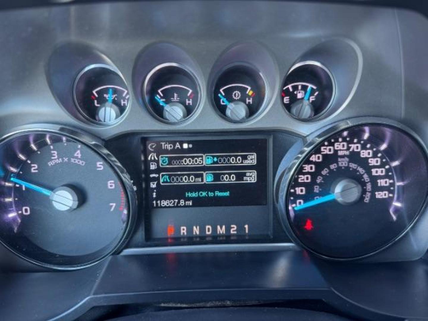 2015 Ingot Silver Metallic /BLACK FORD F350 LARIAT (1FT8W3B65FE) with an 6.2 engine, AUTOMATIC transmission, located at 1235 N Woodruff Ave., Idaho Falls, 83401, (208) 523-1053, 43.507172, -112.000488 - At Timberline Auto, finding a great deal on your next vehicle is always easy! Our experienced sales staff's goal is to help find you the right vehicle at the right price! Our knowledgeable finance department has options for almost any credit score. We offer extended service contract options to prote - Photo#18