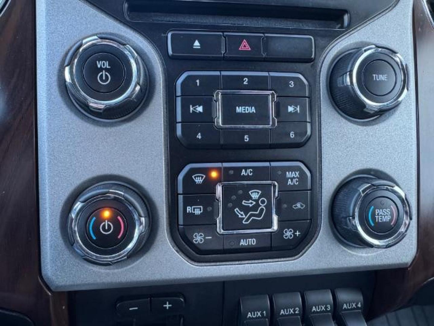 2015 Ingot Silver Metallic /BLACK FORD F350 LARIAT (1FT8W3B65FE) with an 6.2 engine, AUTOMATIC transmission, located at 1235 N Woodruff Ave., Idaho Falls, 83401, (208) 523-1053, 43.507172, -112.000488 - At Timberline Auto, finding a great deal on your next vehicle is always easy! Our experienced sales staff's goal is to help find you the right vehicle at the right price! Our knowledgeable finance department has options for almost any credit score. We offer extended service contract options to prote - Photo#19