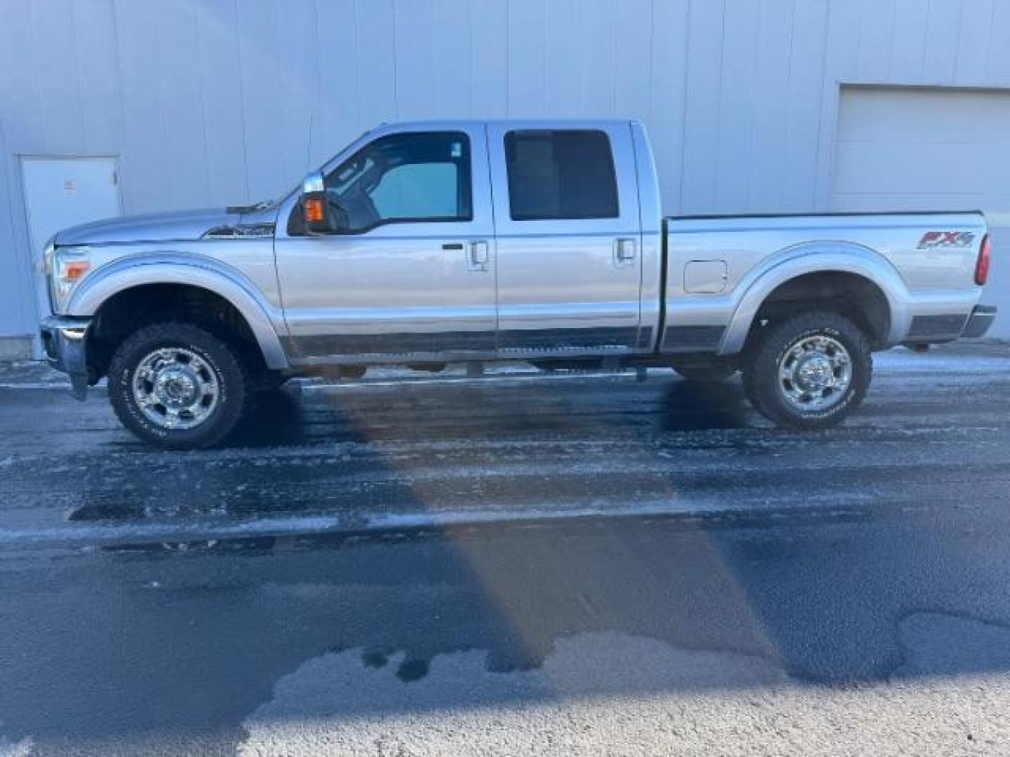 2015 Ingot Silver Metallic /BLACK FORD F350 LARIAT (1FT8W3B65FE) with an 6.2 engine, AUTOMATIC transmission, located at 1235 N Woodruff Ave., Idaho Falls, 83401, (208) 523-1053, 43.507172, -112.000488 - At Timberline Auto, finding a great deal on your next vehicle is always easy! Our experienced sales staff's goal is to help find you the right vehicle at the right price! Our knowledgeable finance department has options for almost any credit score. We offer extended service contract options to prote - Photo#4